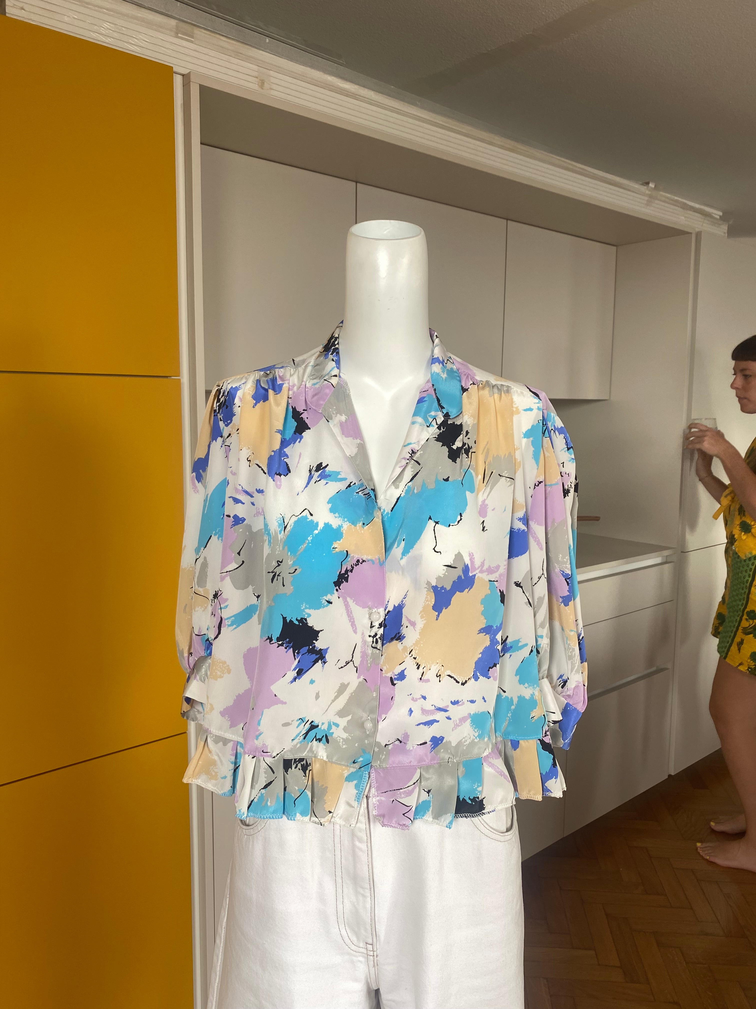 Froufrou • T. 36  à 42 • Chemise crop top à motifs colorés