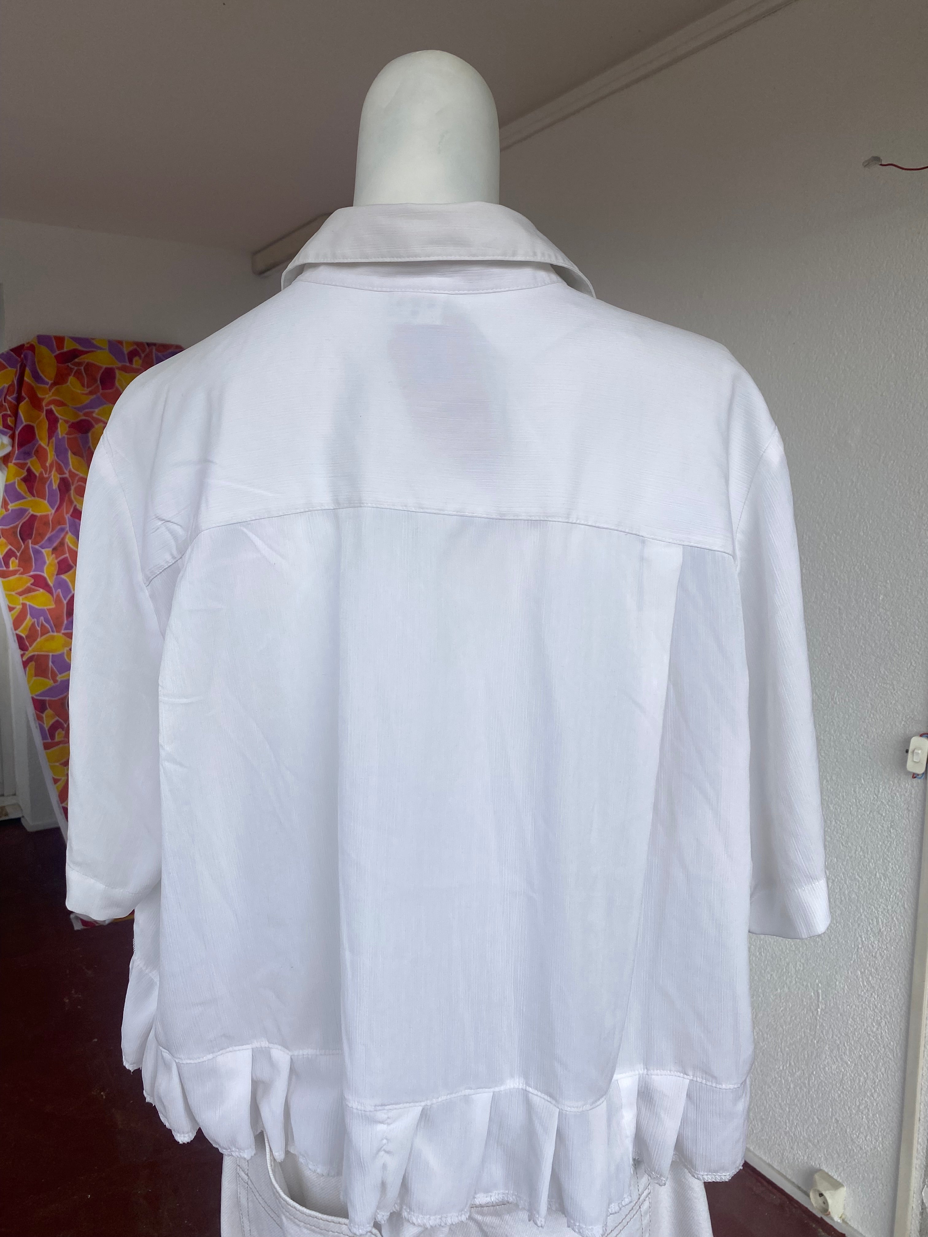 Froufrou • T. 38 à 46 • Chemise crop top blanche à fleurs bleues