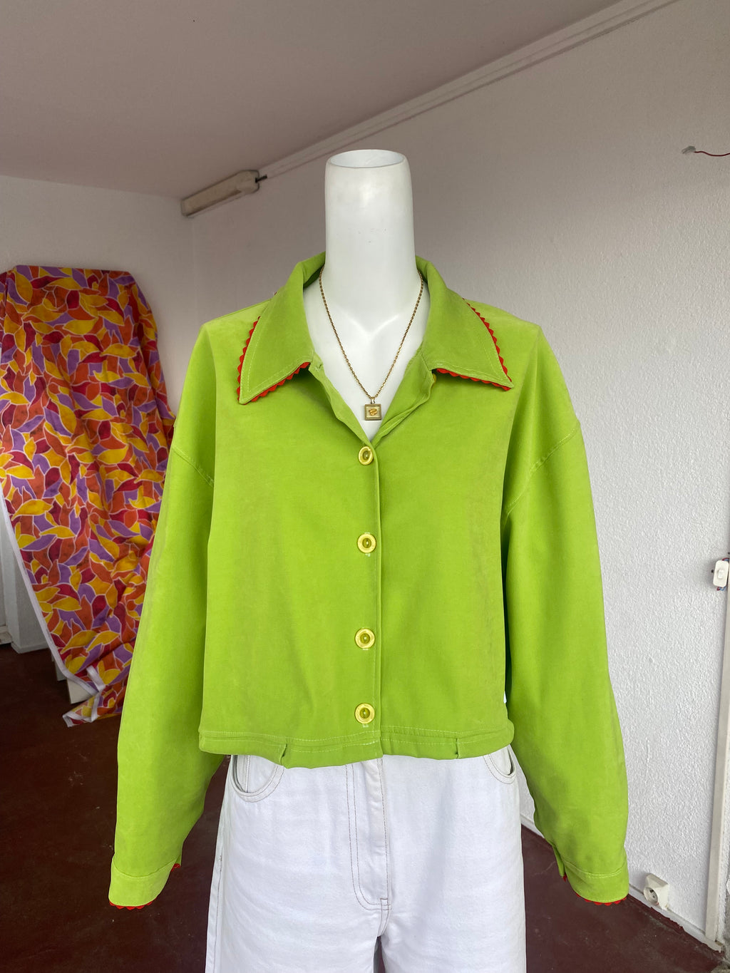 .Cropped Jacket • T. 36 à 42 • Surchemise veste courte verte pomme