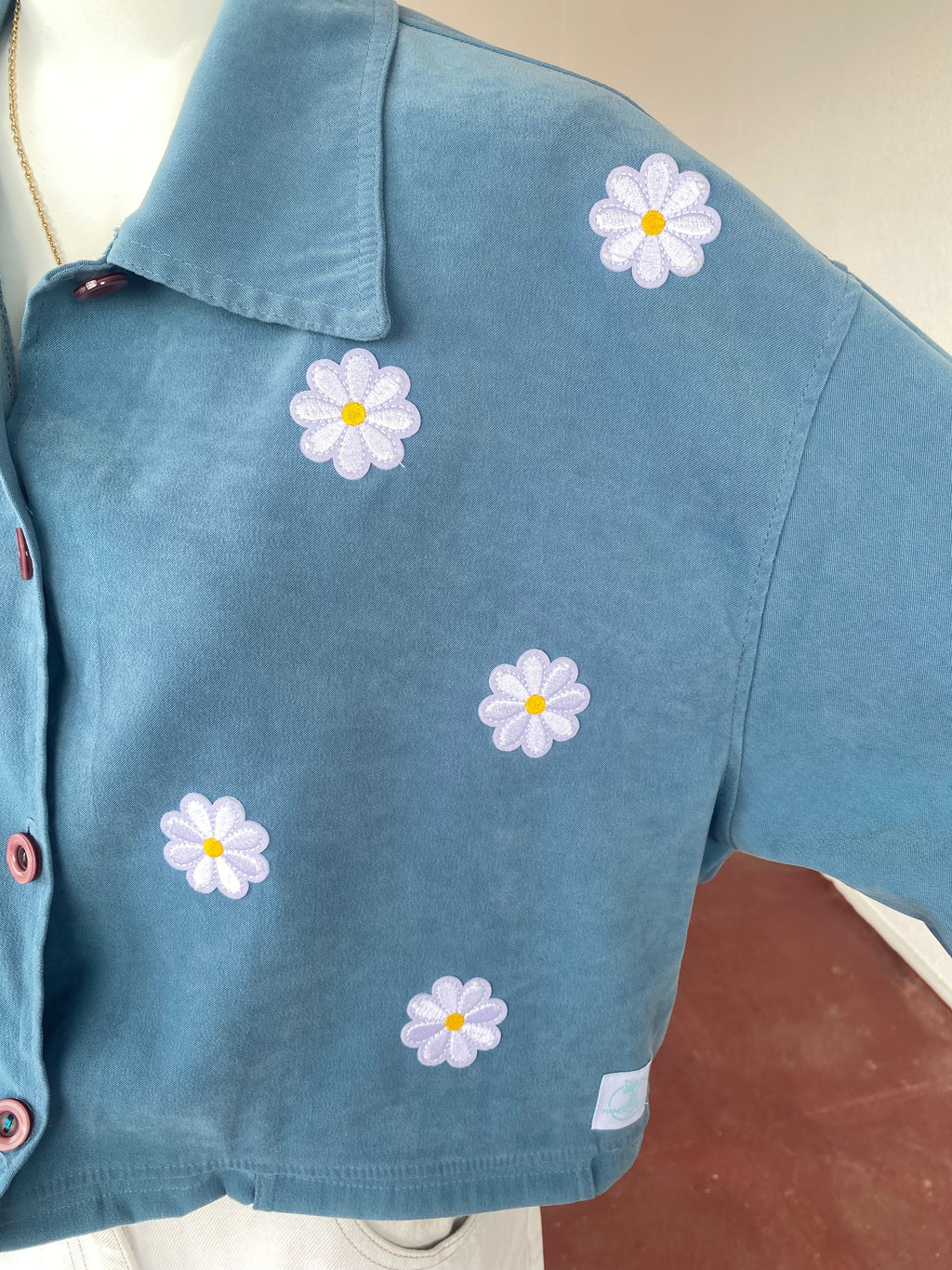 .Cropped Jacket • T. 36 à 44 • Surchemise veste courte bleu avec fleurs blanches