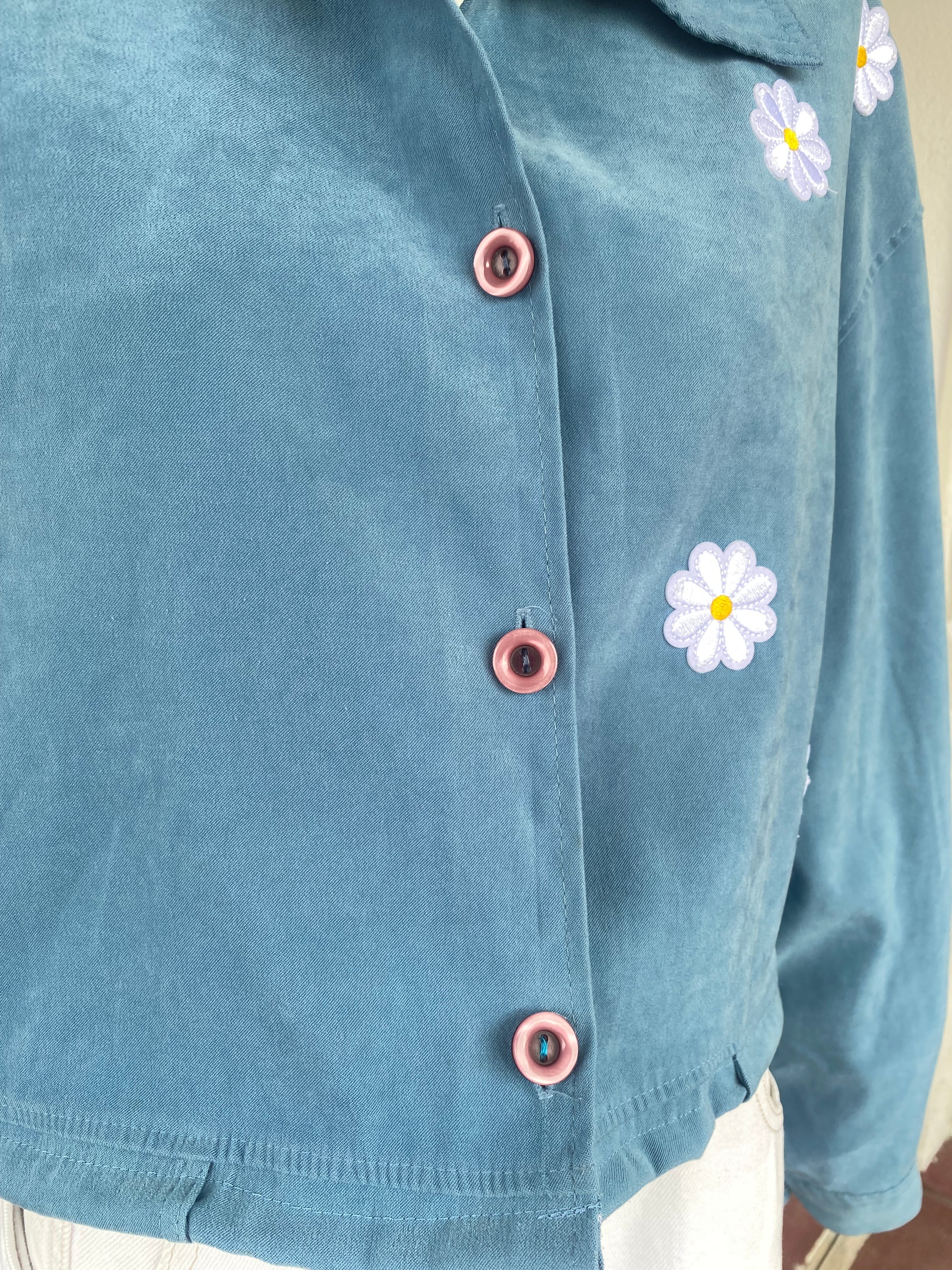 .Cropped Jacket • T. 36 à 44 • Surchemise veste courte bleu avec fleurs blanches