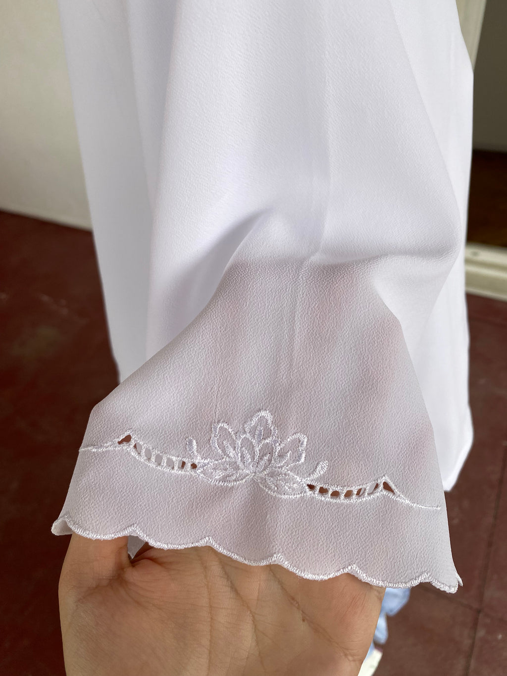 Cropped • T. 42  à 46  • Chemise crop top blanche broderies fleurs