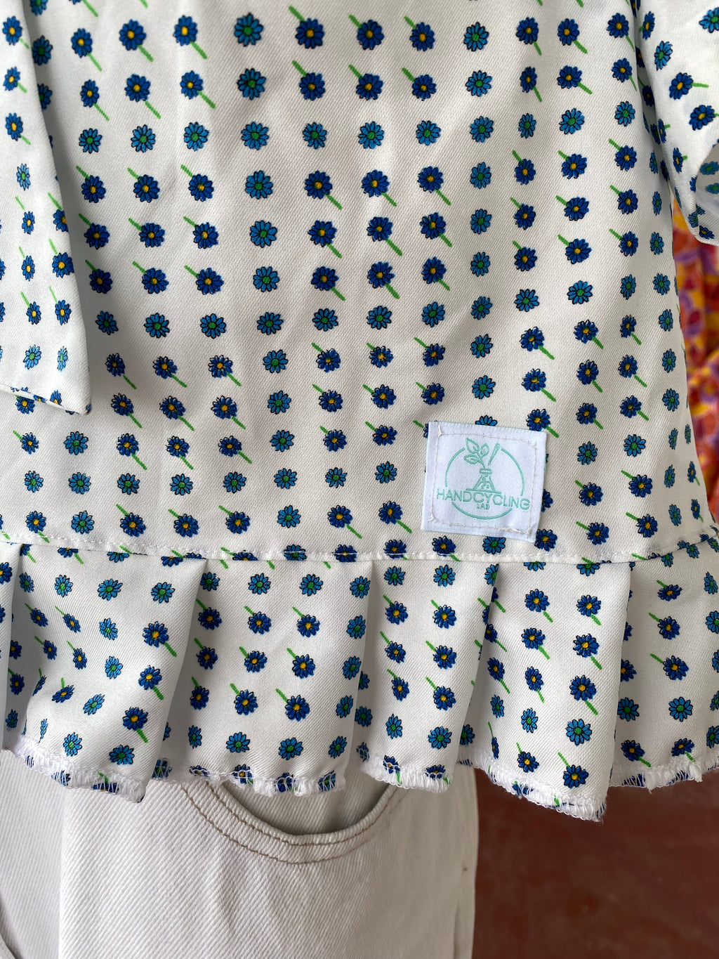 Froufrou • T. 38 à 40   • Chemise crop top motifs fleurs bleues et noeud devant