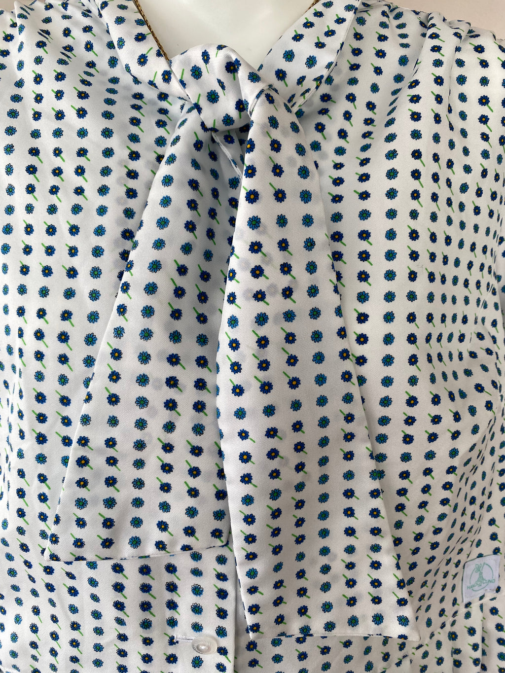 Froufrou • T. 38 à 40   • Chemise crop top motifs fleurs bleues et noeud devant