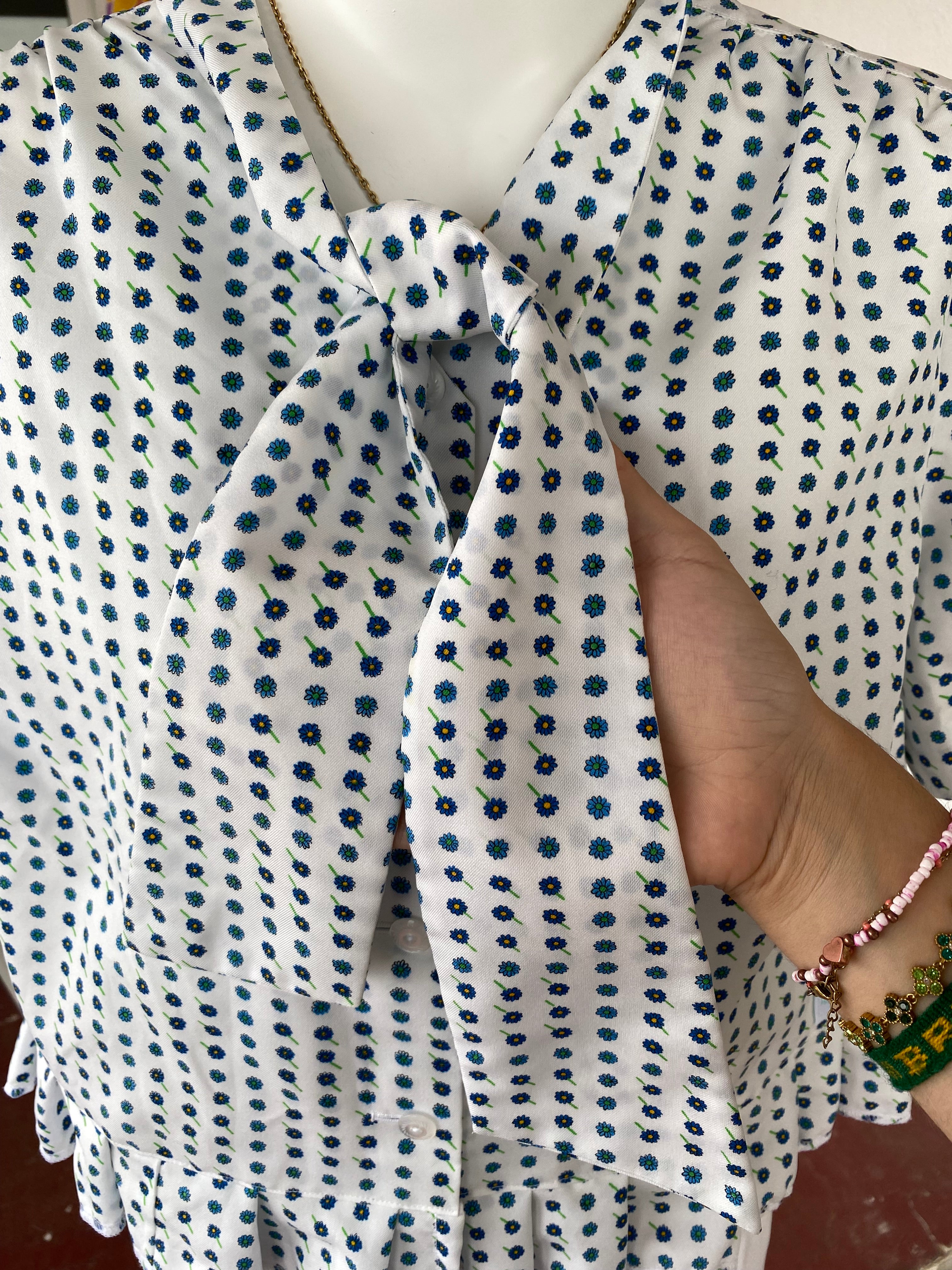 Froufrou • T. 38 à 40   • Chemise crop top motifs fleurs bleues et noeud devant