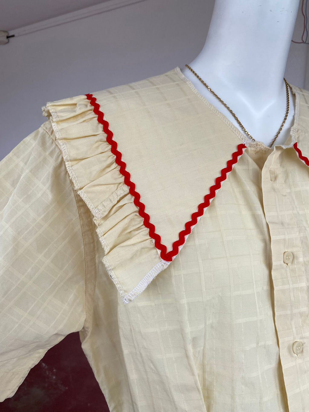Sweaties • T.36 à 40 • Chemise upcyclée grand col jaune texturée