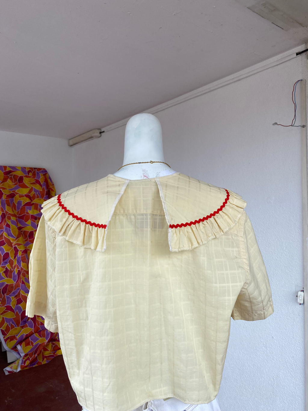Sweaties • T.36 à 40 • Chemise upcyclée grand col jaune texturée