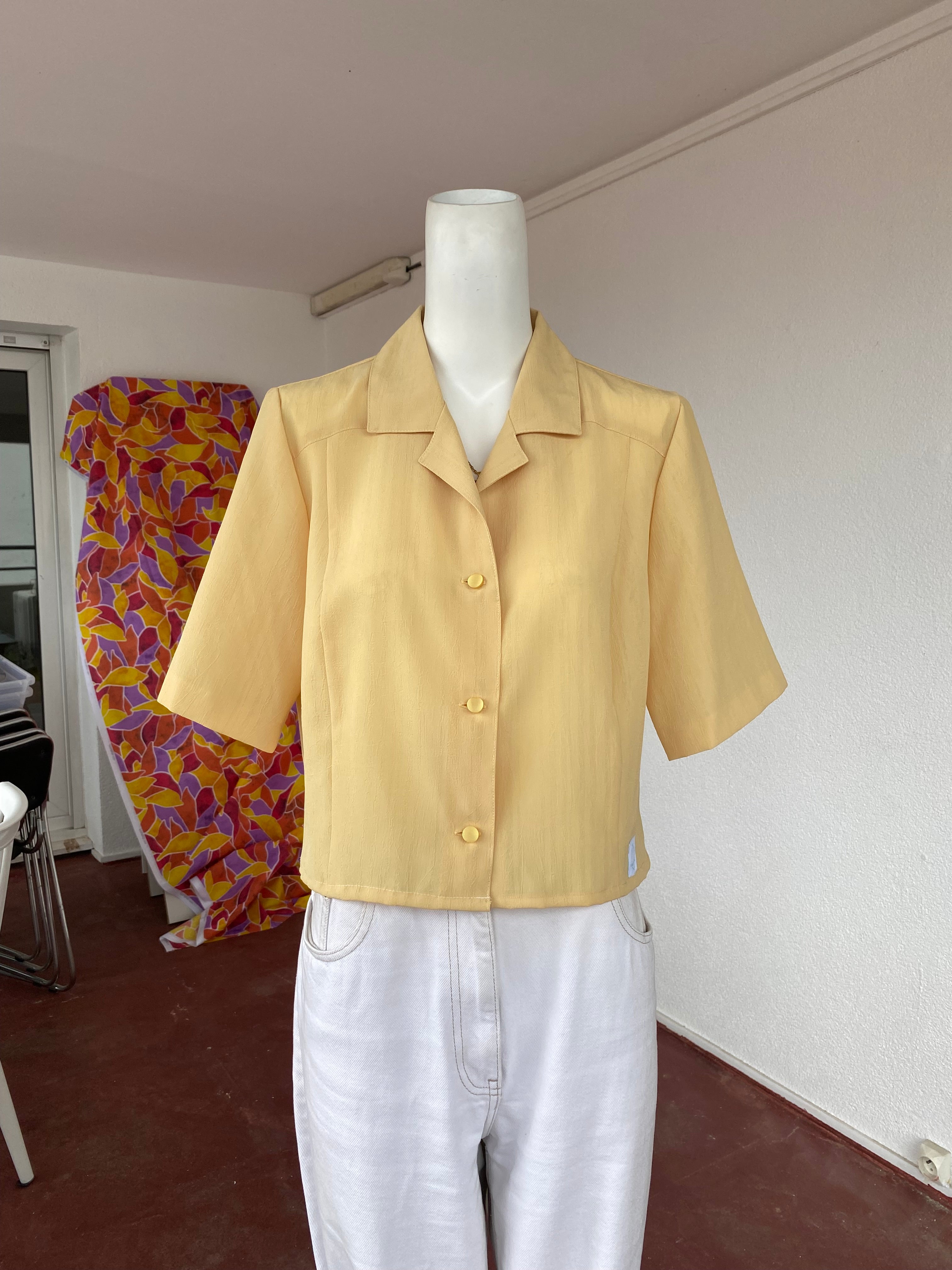 Cropped • T. 34 à 38 • Chemise crop top jaune crépon