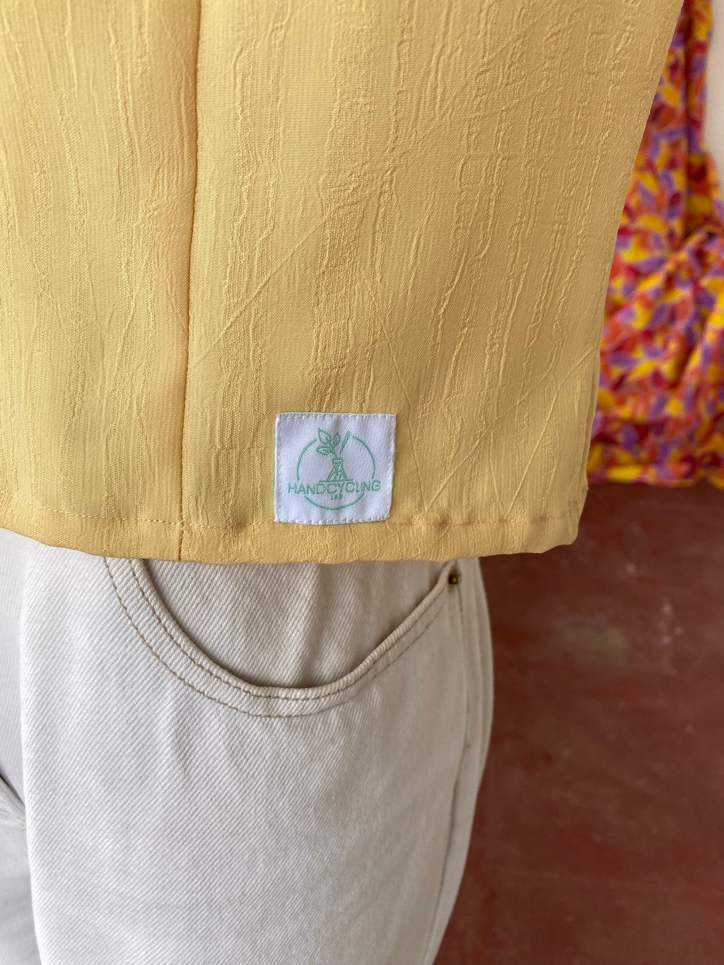 Cropped • T. 34 à 38 • Chemise crop top jaune crépon