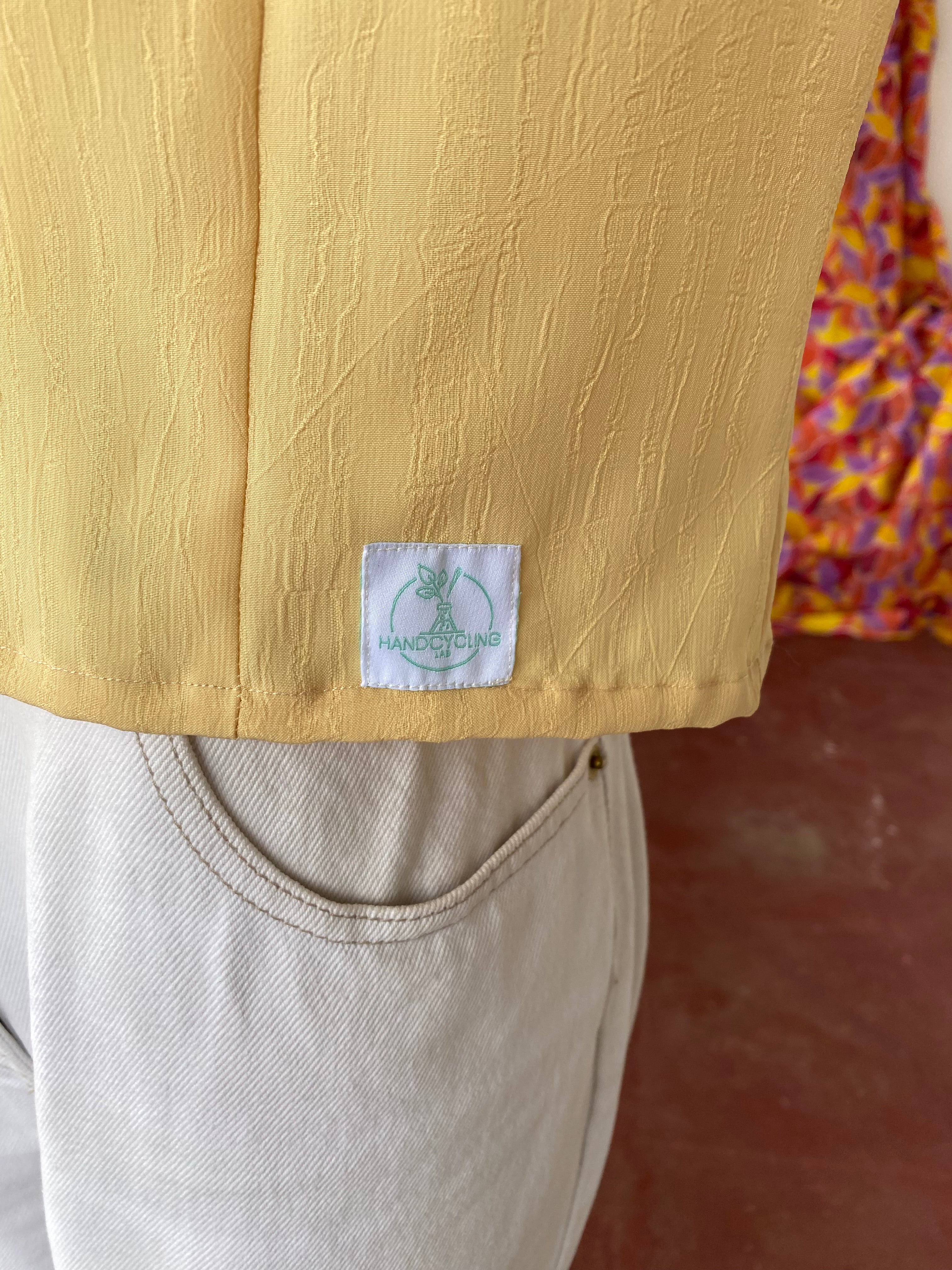 Cropped • T. 34 à 38 • Chemise crop top jaune crépon