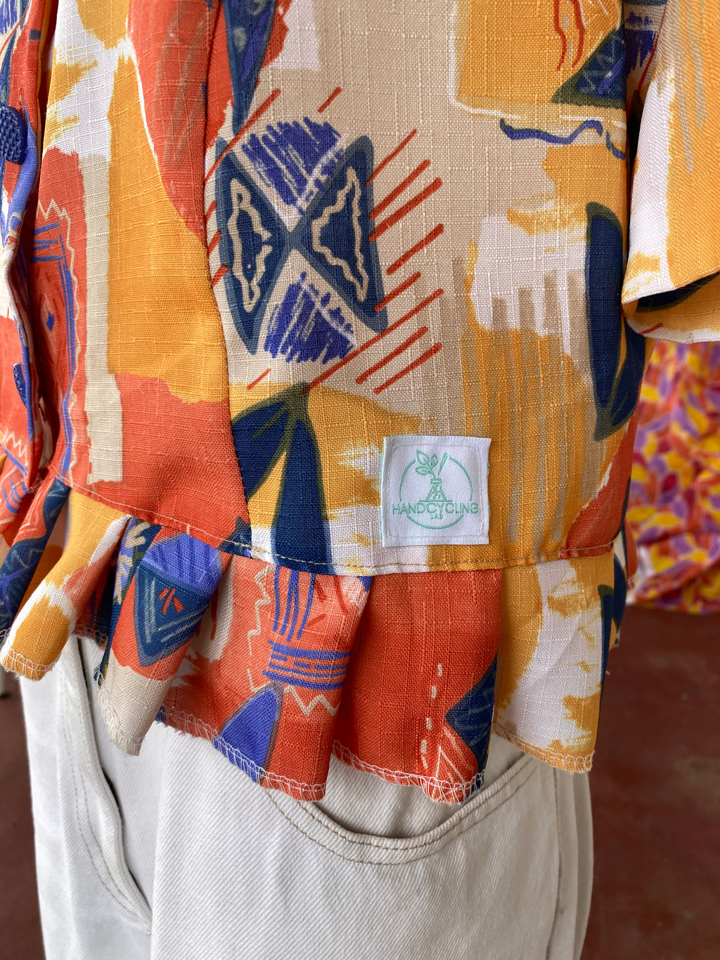 Froufrou • T. 36 à 38 • Chemise crop top orange et bleue motifs