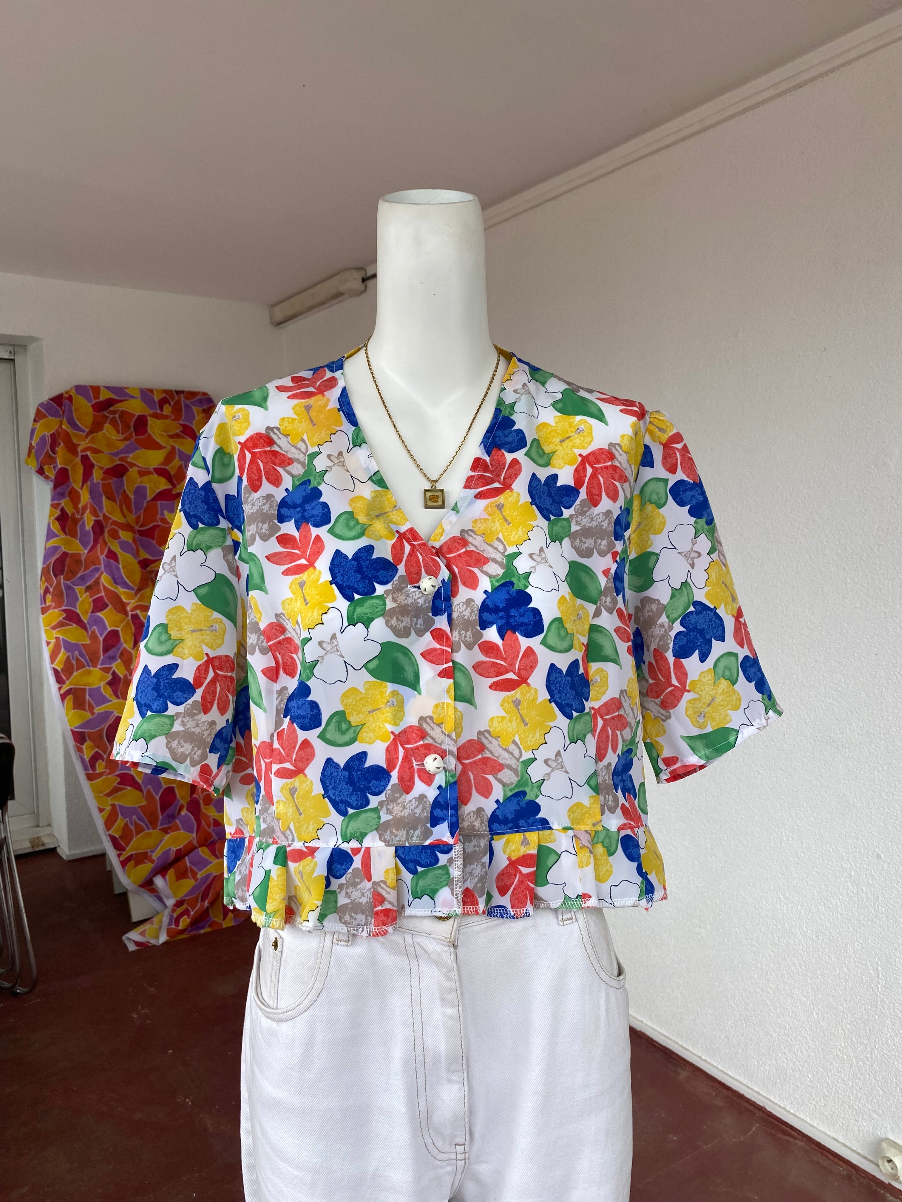 .Froufrou • T. 34 à 38 • Chemise crop top blanches à fleurs multicolores