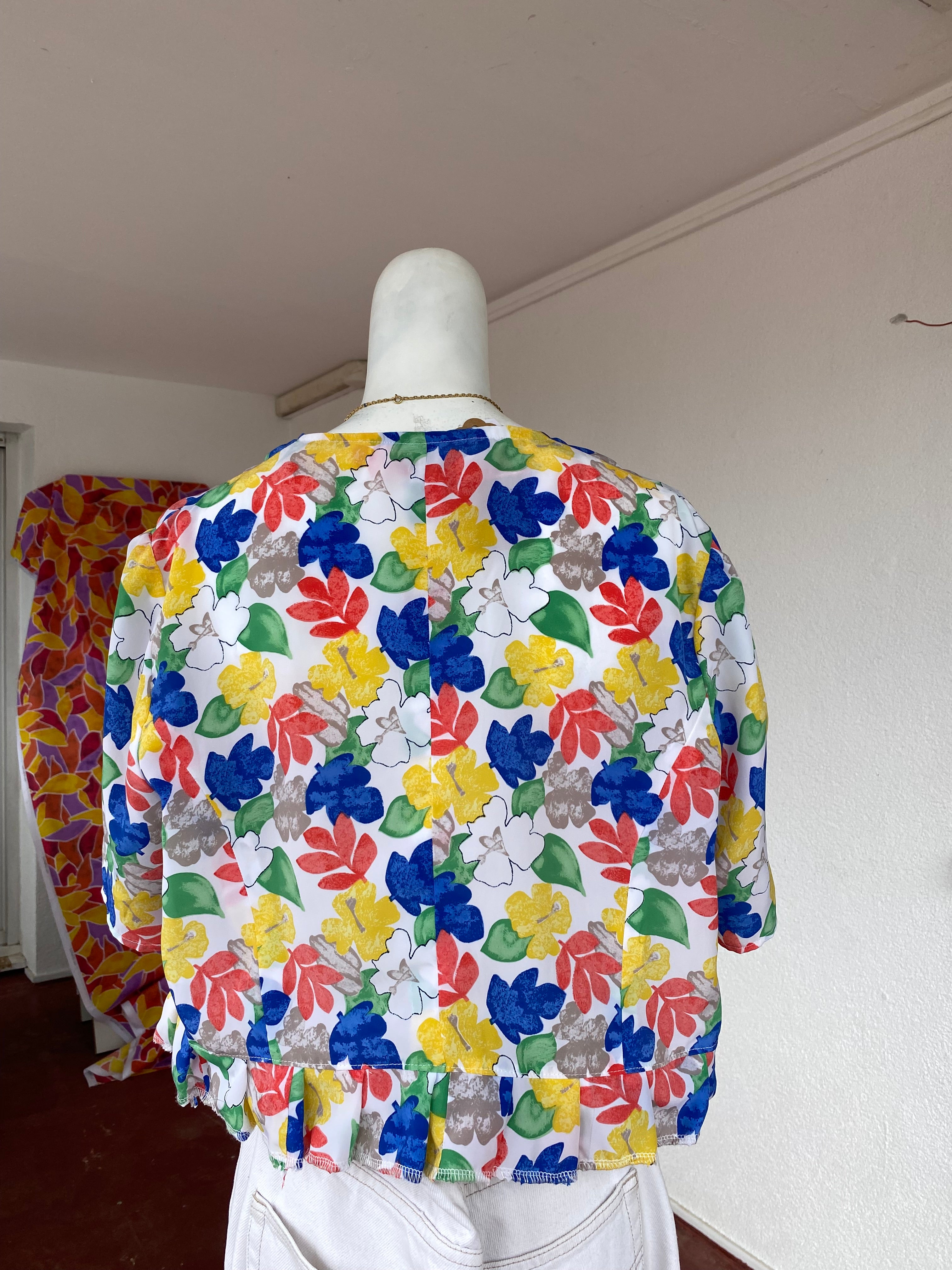 .Froufrou • T. 34 à 38 • Chemise crop top blanches à fleurs multicolores