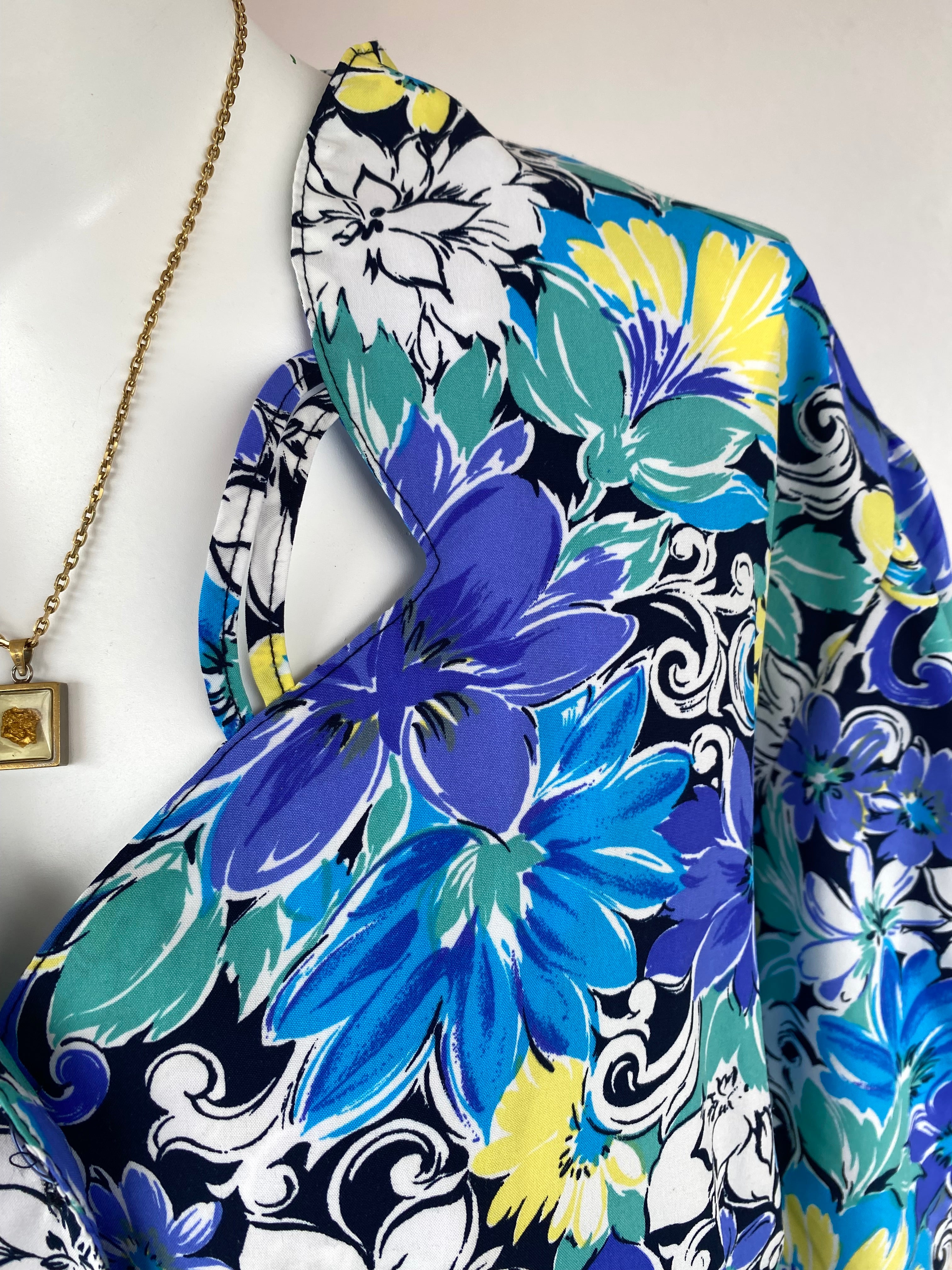 .Froufrou • T. 38  à 44 • Chemise crop top bleue, blanche et jaune fleurie