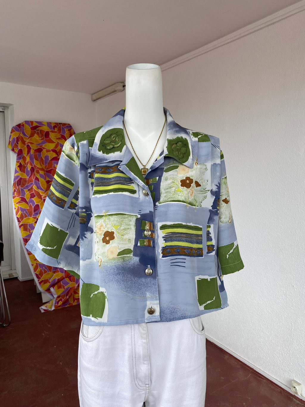 Cropped • T. 38  à 44 • Chemise crop top bleue et verte à motifs