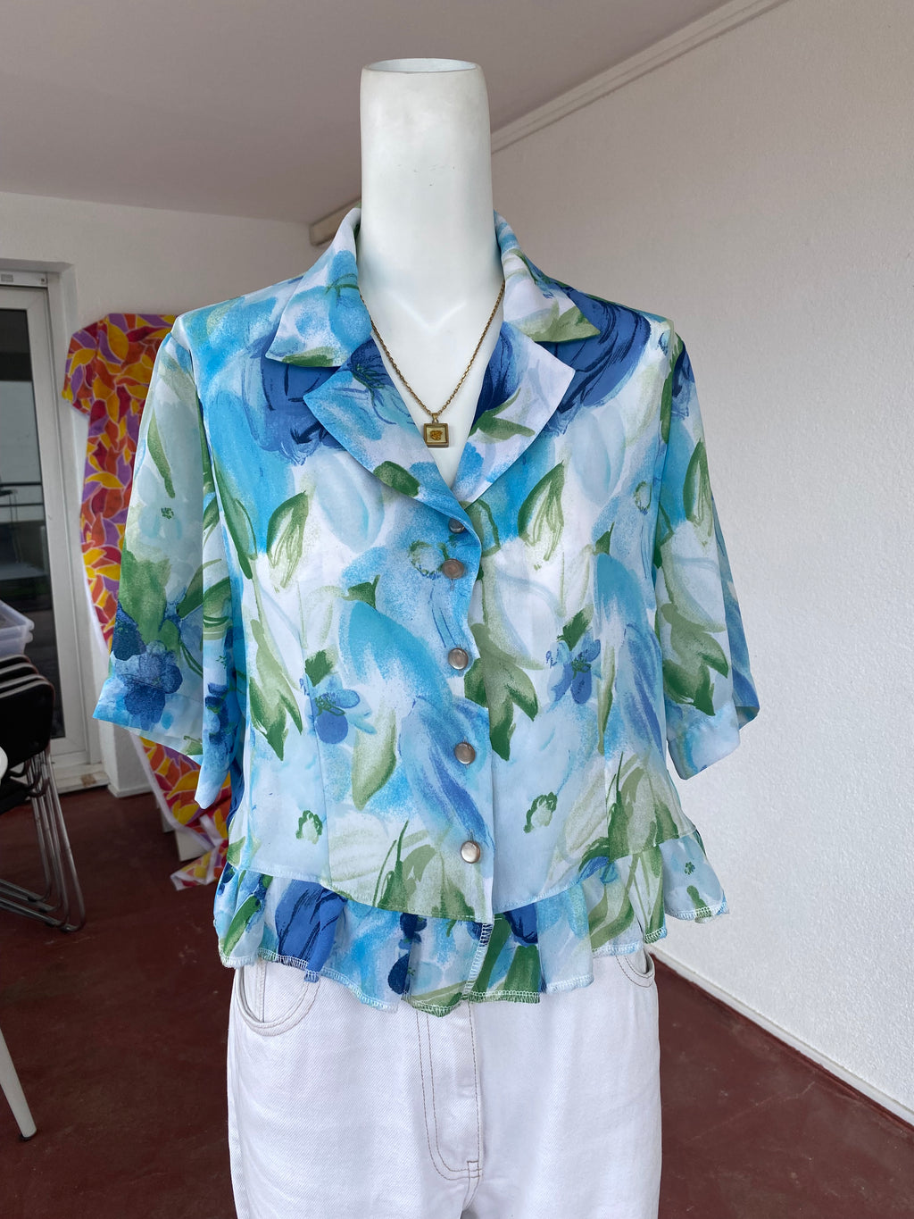 Froufrou • T. 34 à 38 • Chemise crop top bleue et blanche fleurie