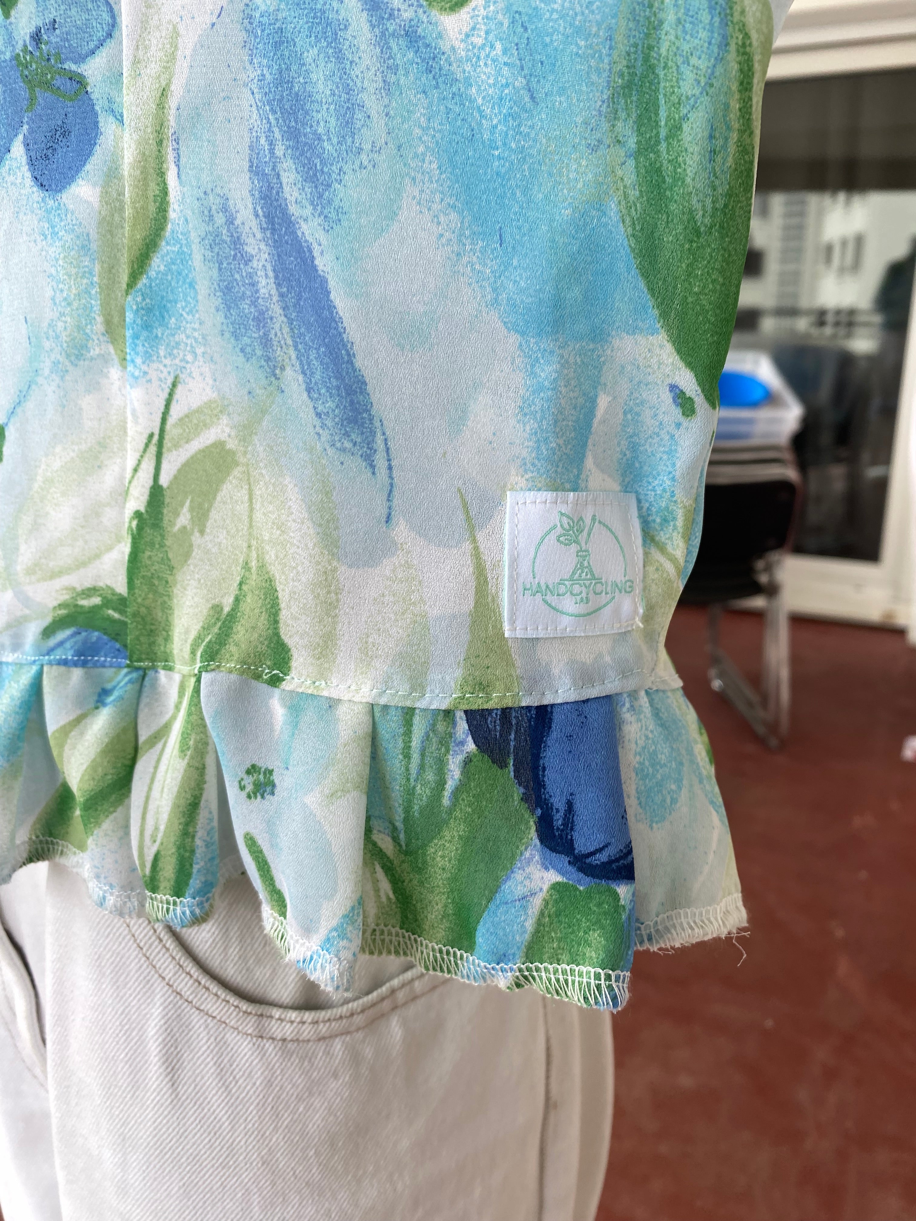 Froufrou • T. 34 à 38 • Chemise crop top bleue et blanche fleurie