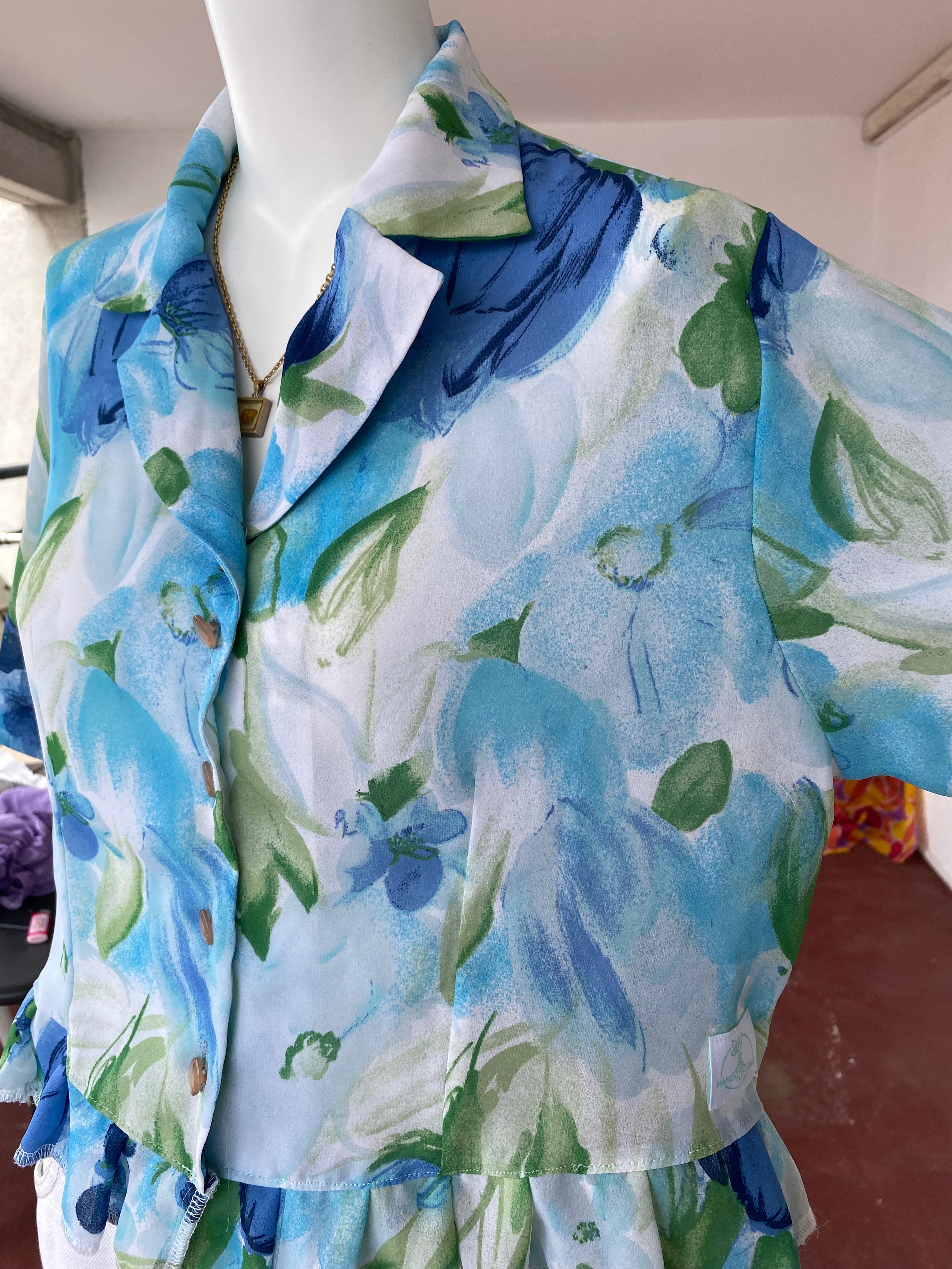 Froufrou • T. 34 à 38 • Chemise crop top bleue et blanche fleurie