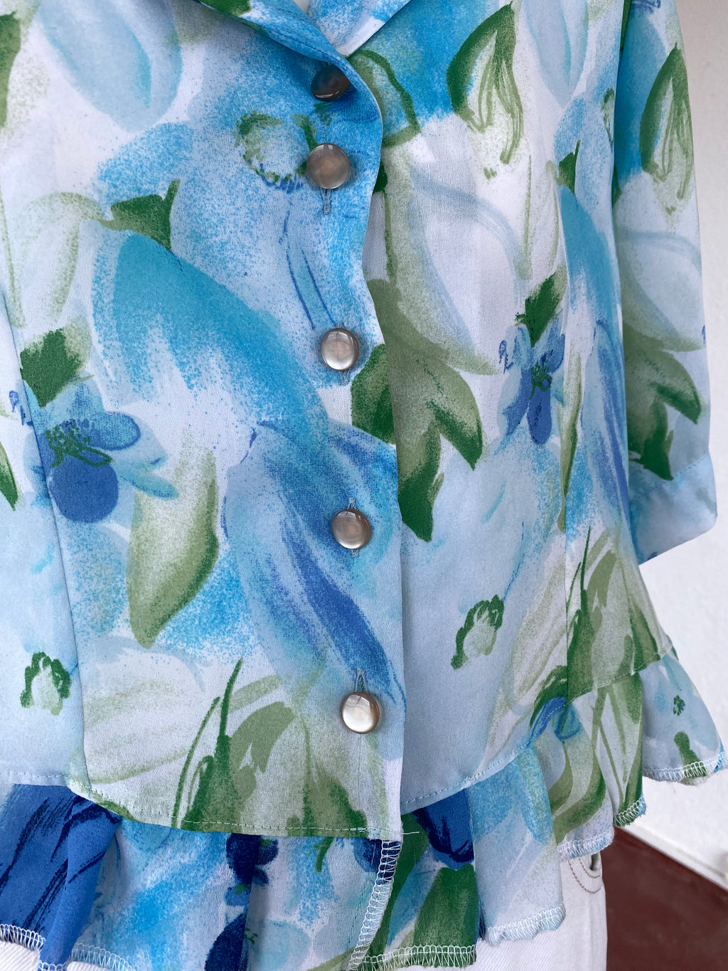 Froufrou • T. 34 à 38 • Chemise crop top bleue et blanche fleurie