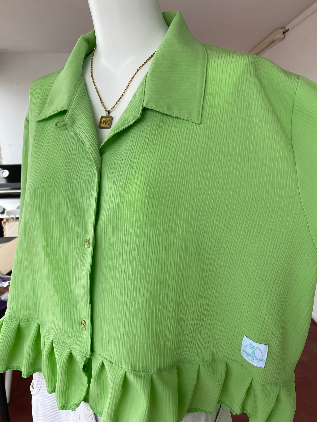 .Froufrou • T. 38 à 48 • Chemise crop top vert pomme