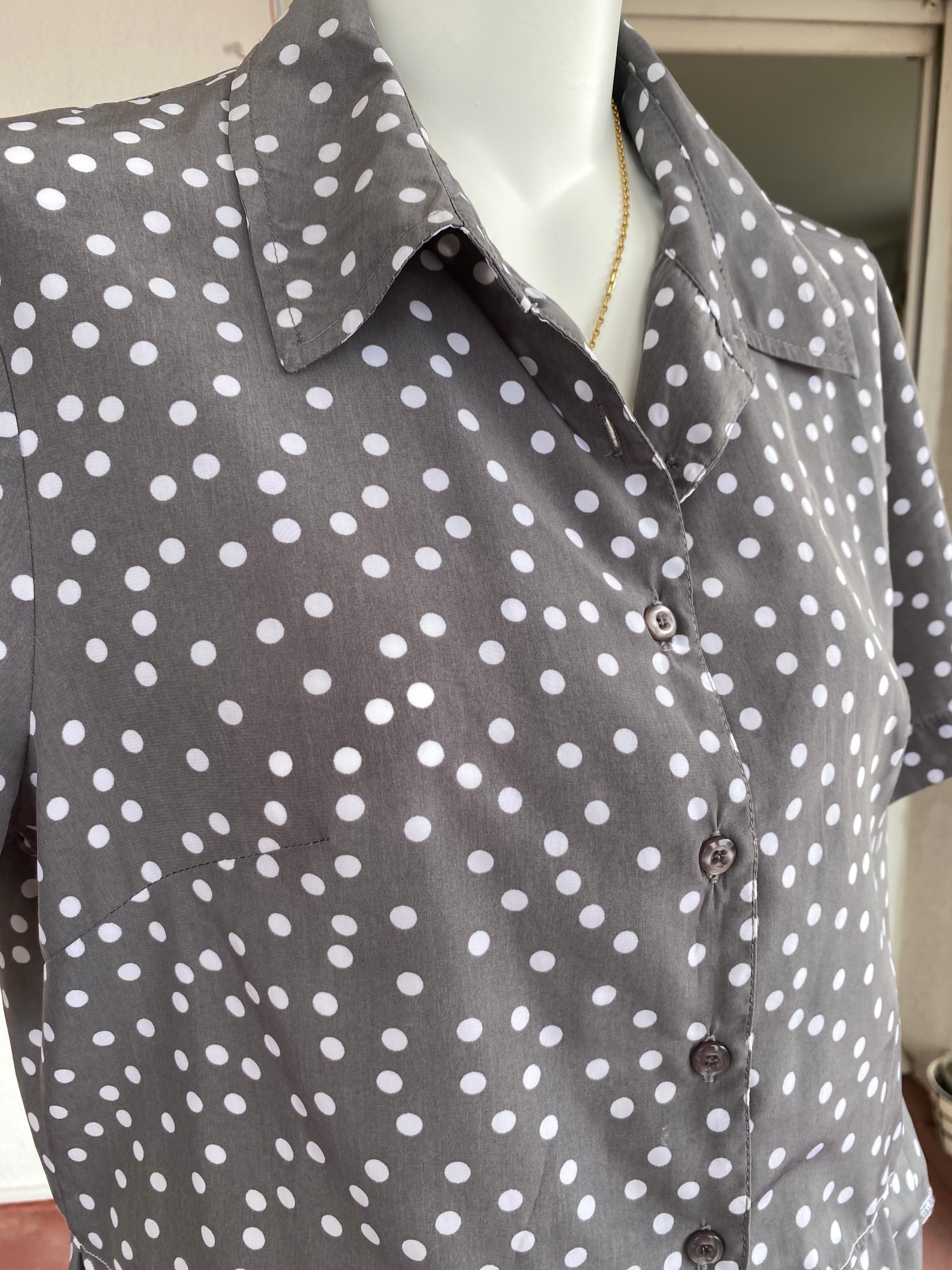 Froufrou • T. 32 à 36 • Chemise crop top grise à pois blanc