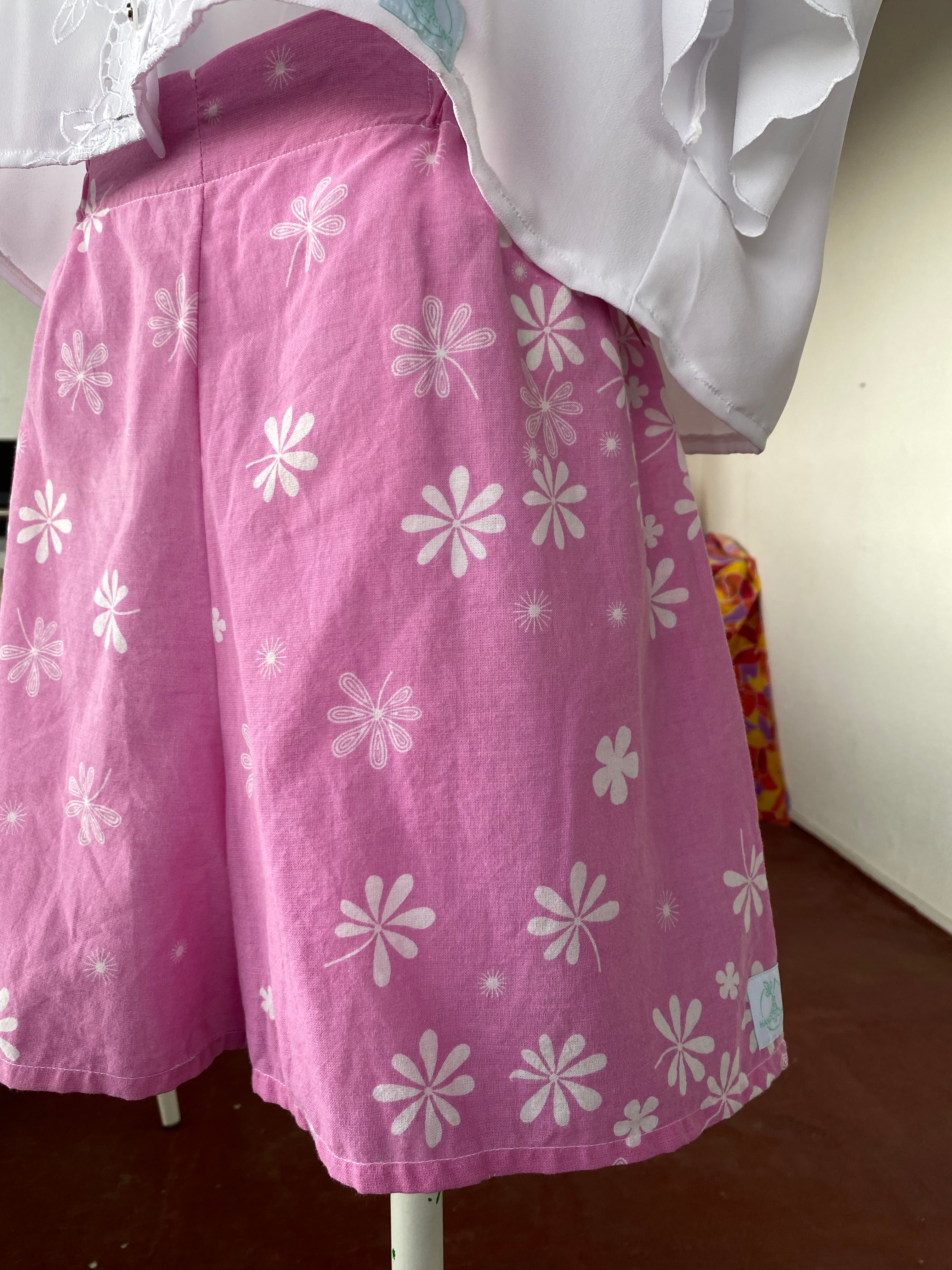 Short • T.M et L • Short upcyclé rose bonbon à fleurs balnches