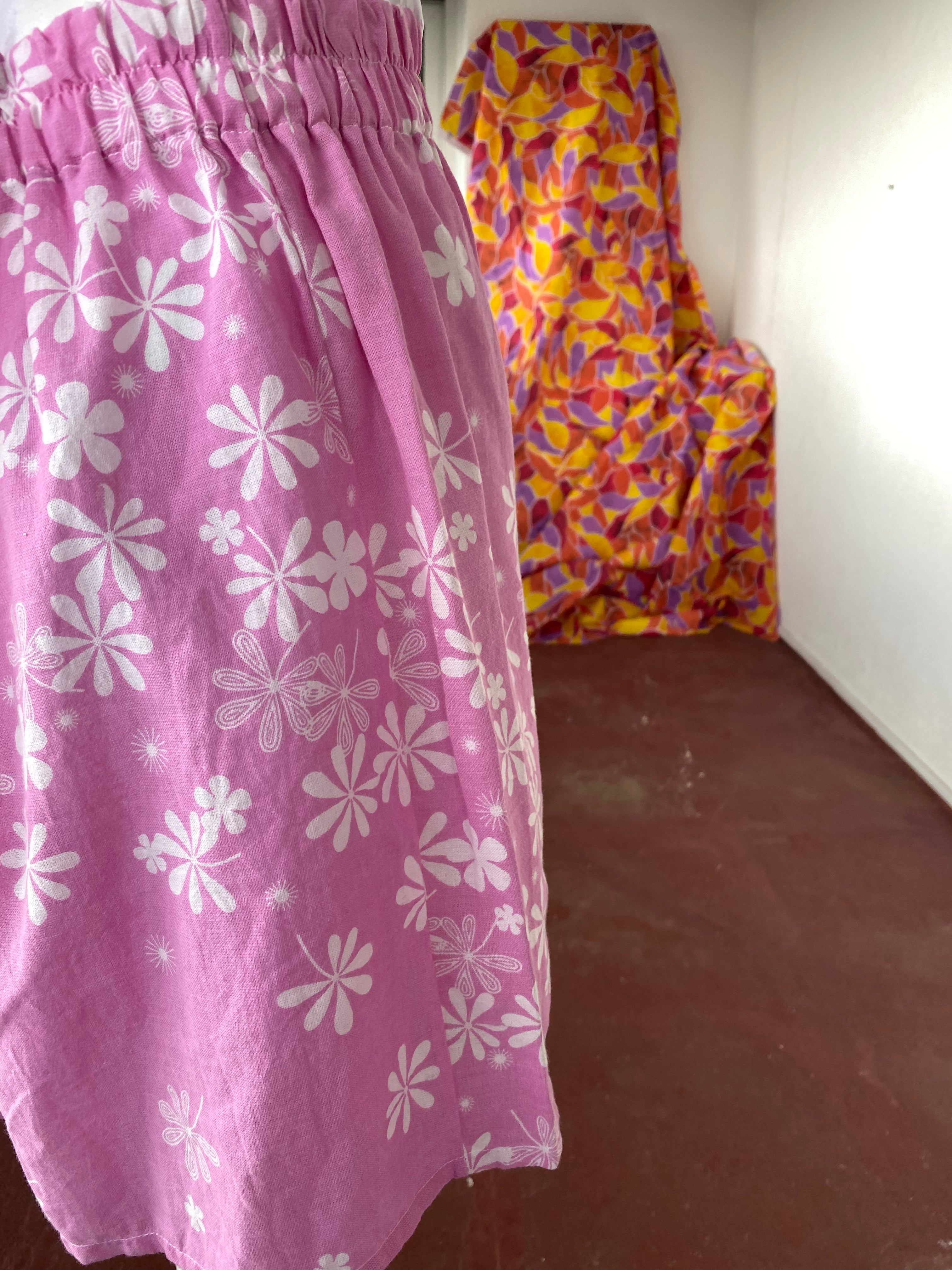 Short • T.M et L • Short upcyclé rose bonbon à fleurs balnches