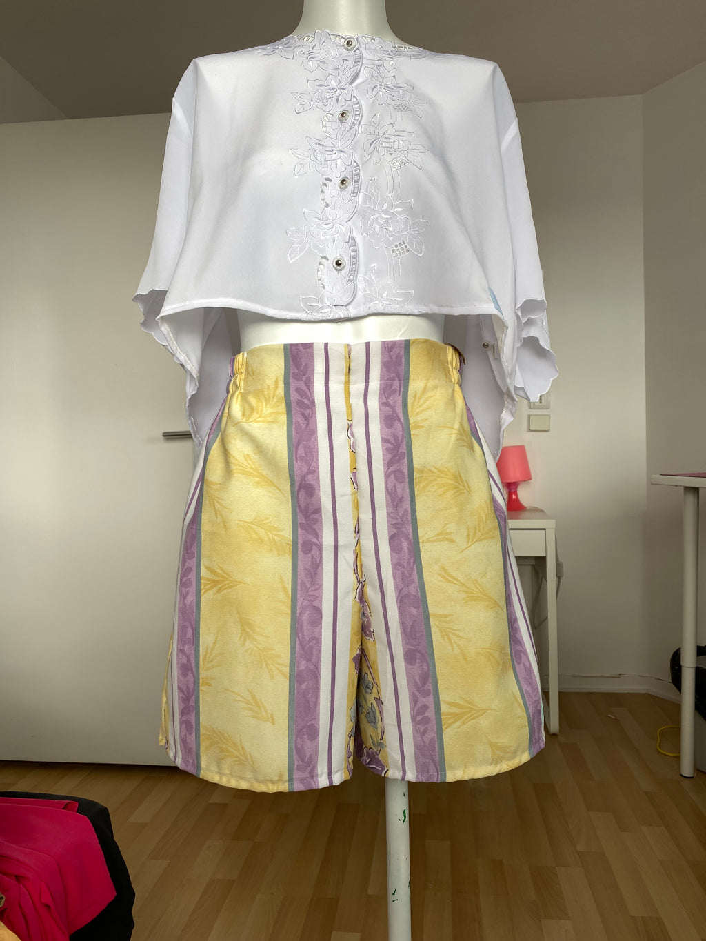 Short • T.XS/S et M • Short upcyclé motif provençal jaune et lila