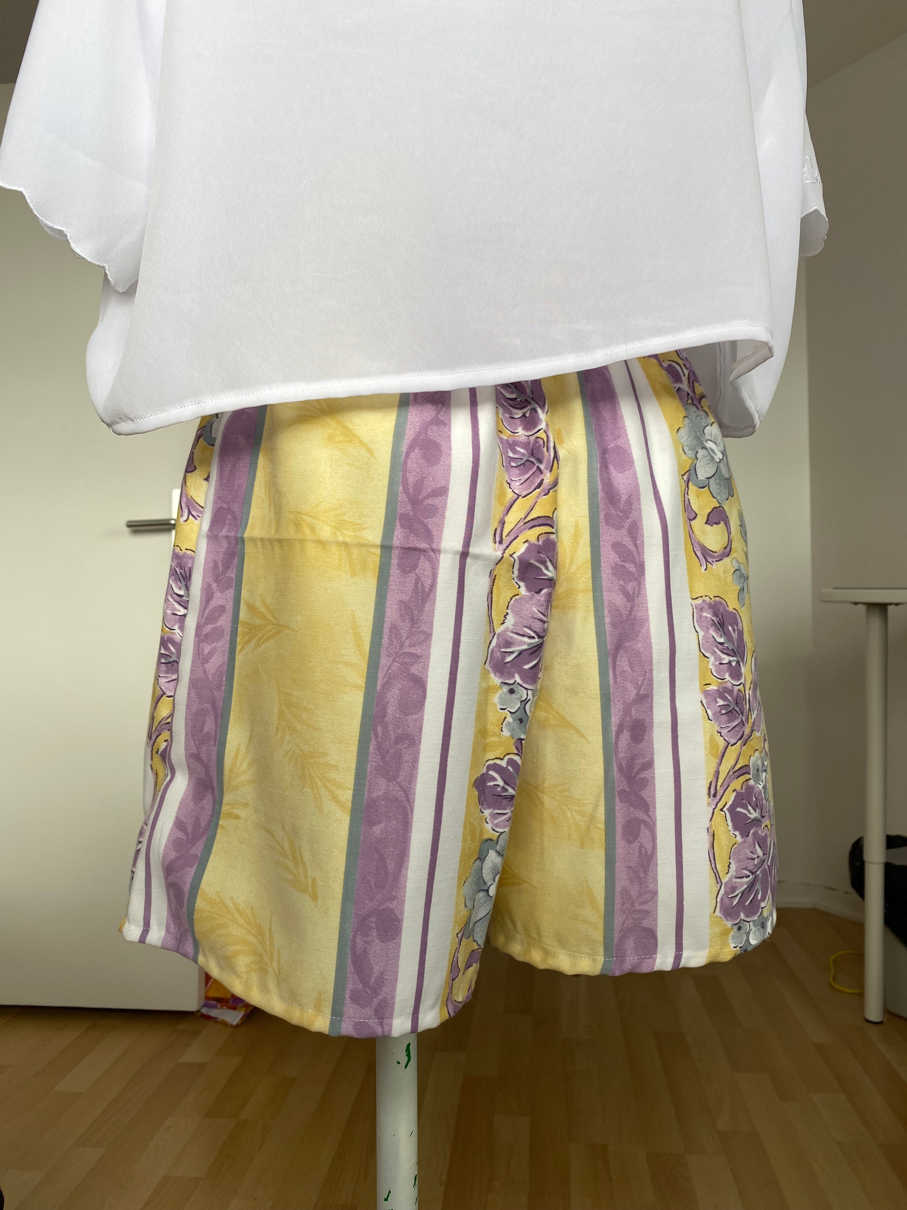 Short • T.XS/S et M • Short upcyclé motif provençal jaune et lila