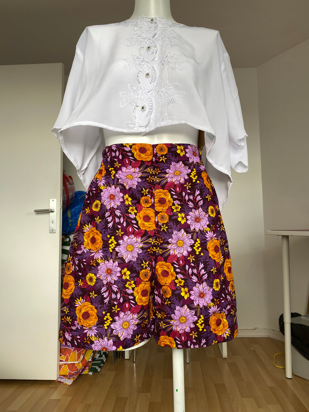 Short • Taille XS/S • Short violet motifs fleurs orange lila