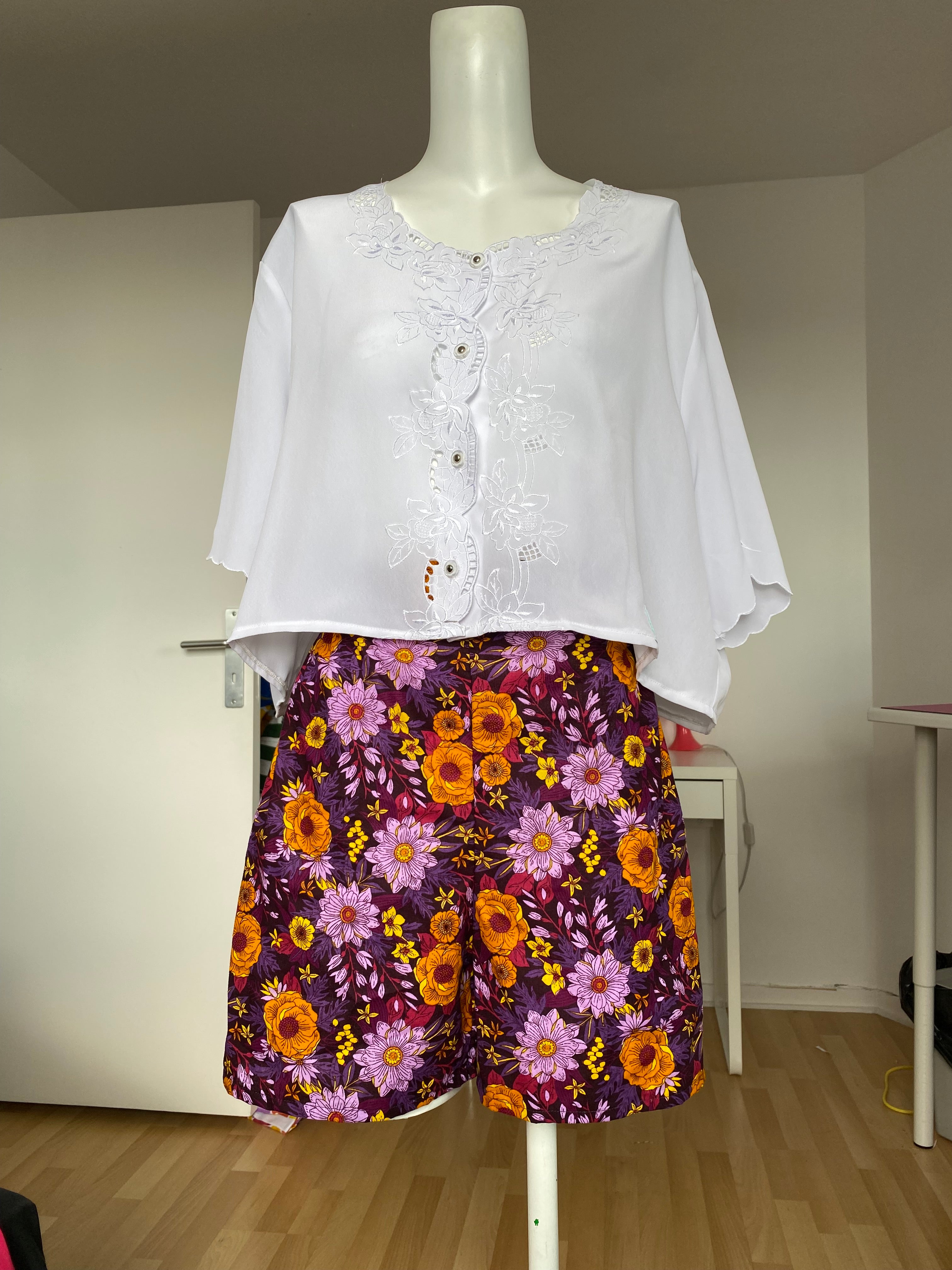 Short • Taille XS/S • Short violet motifs fleurs orange lila