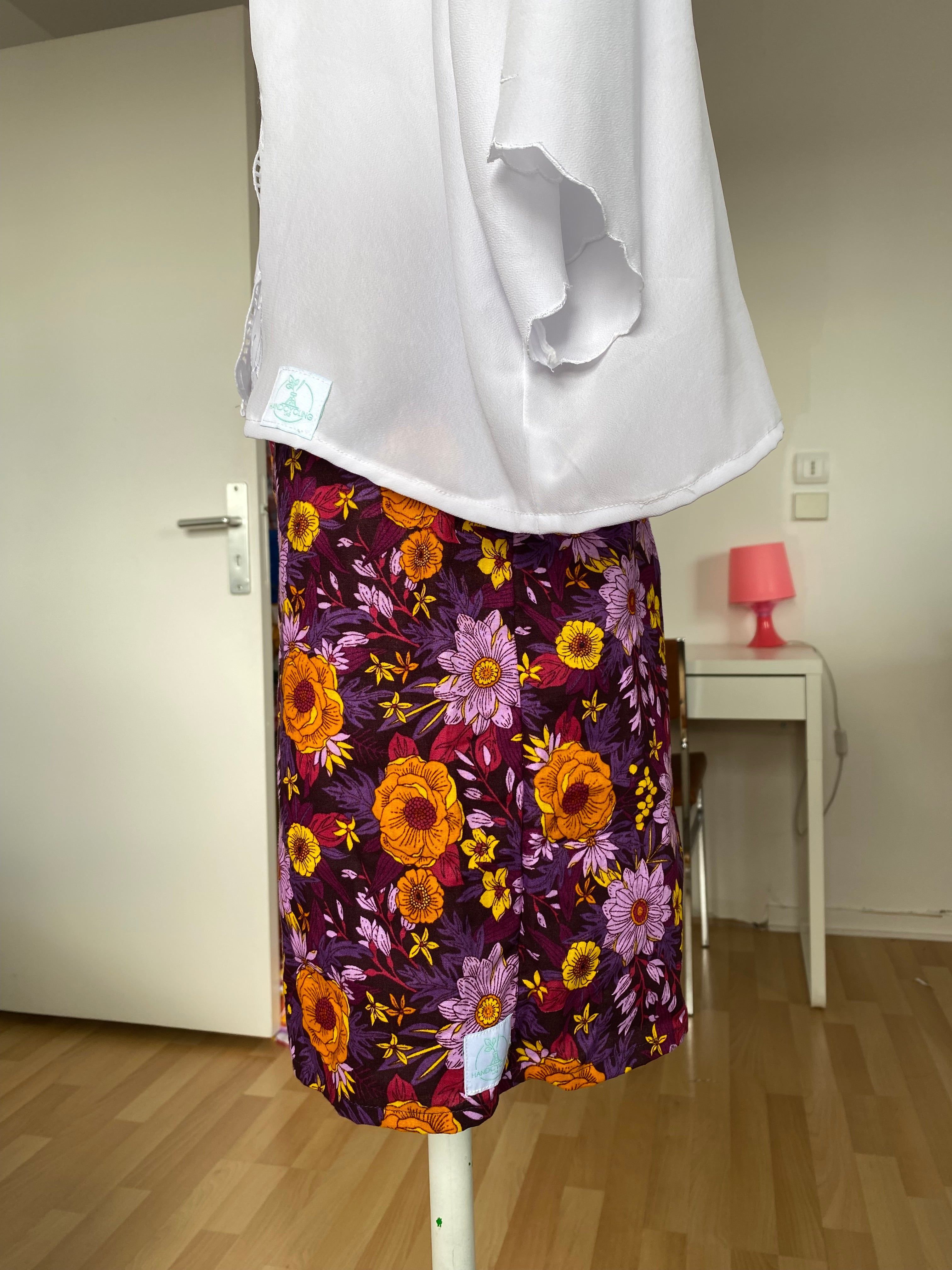 Short • Taille XS/S • Short violet motifs fleurs orange lila