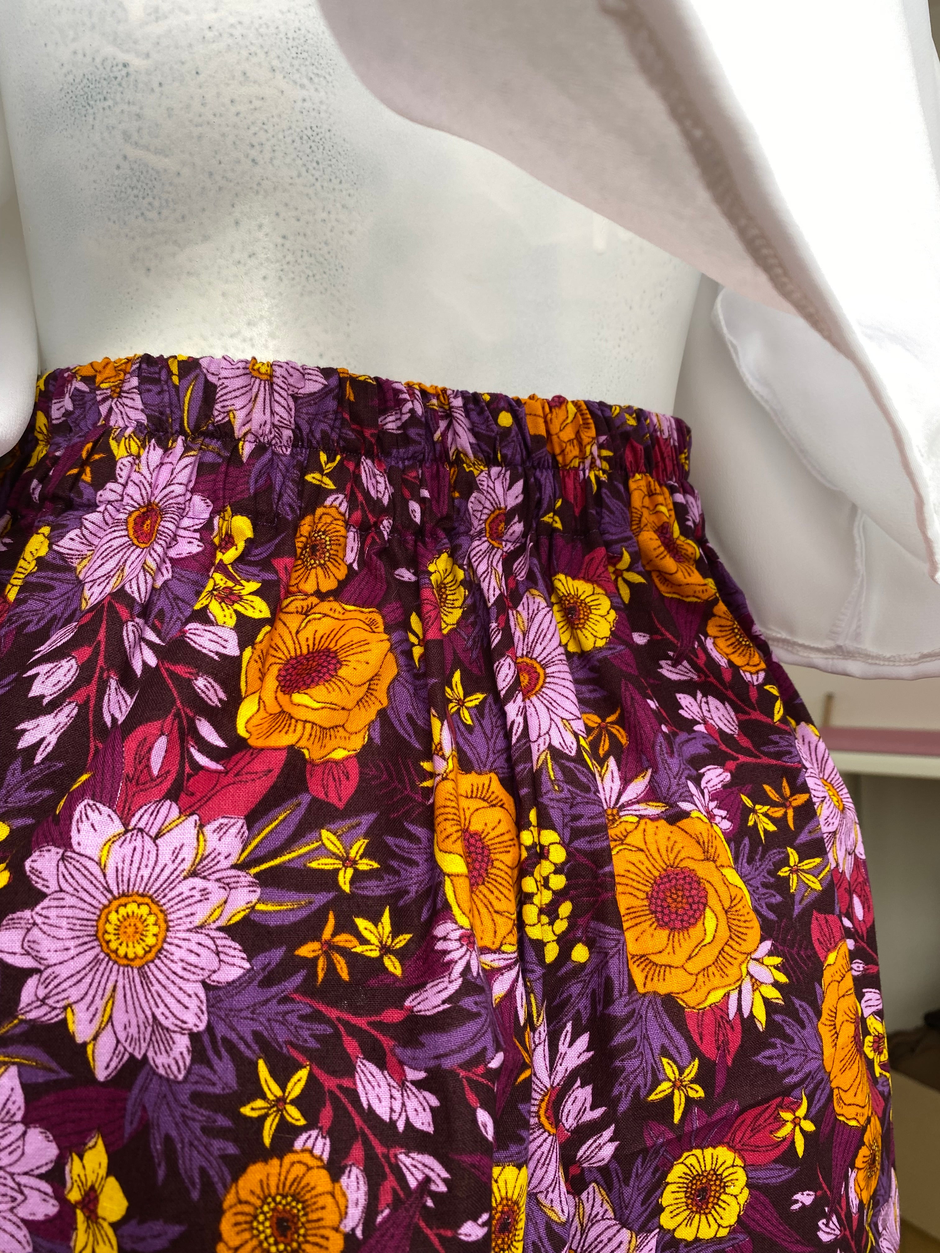 Short • Taille XS/S • Short violet motifs fleurs orange lila