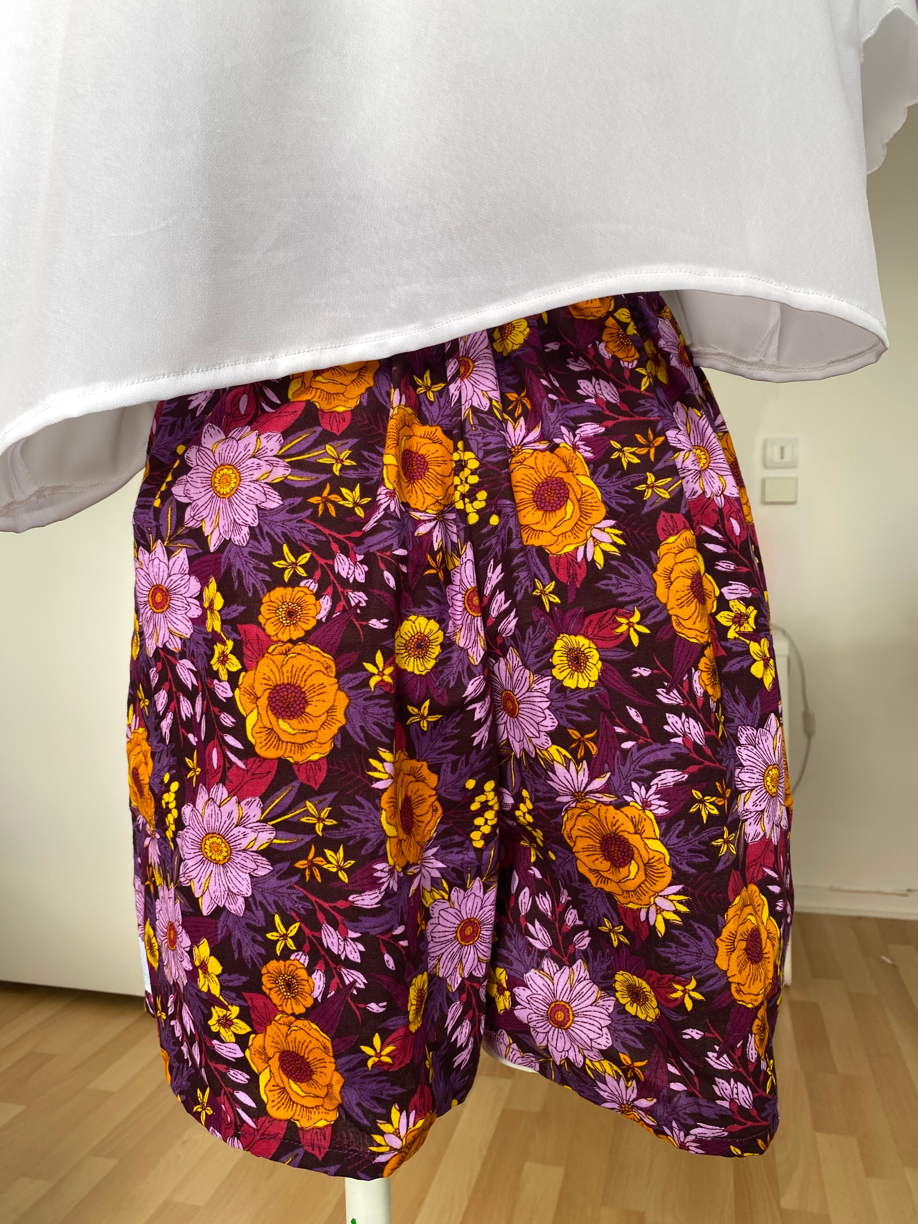 Short • Taille XS/S • Short violet motifs fleurs orange lila