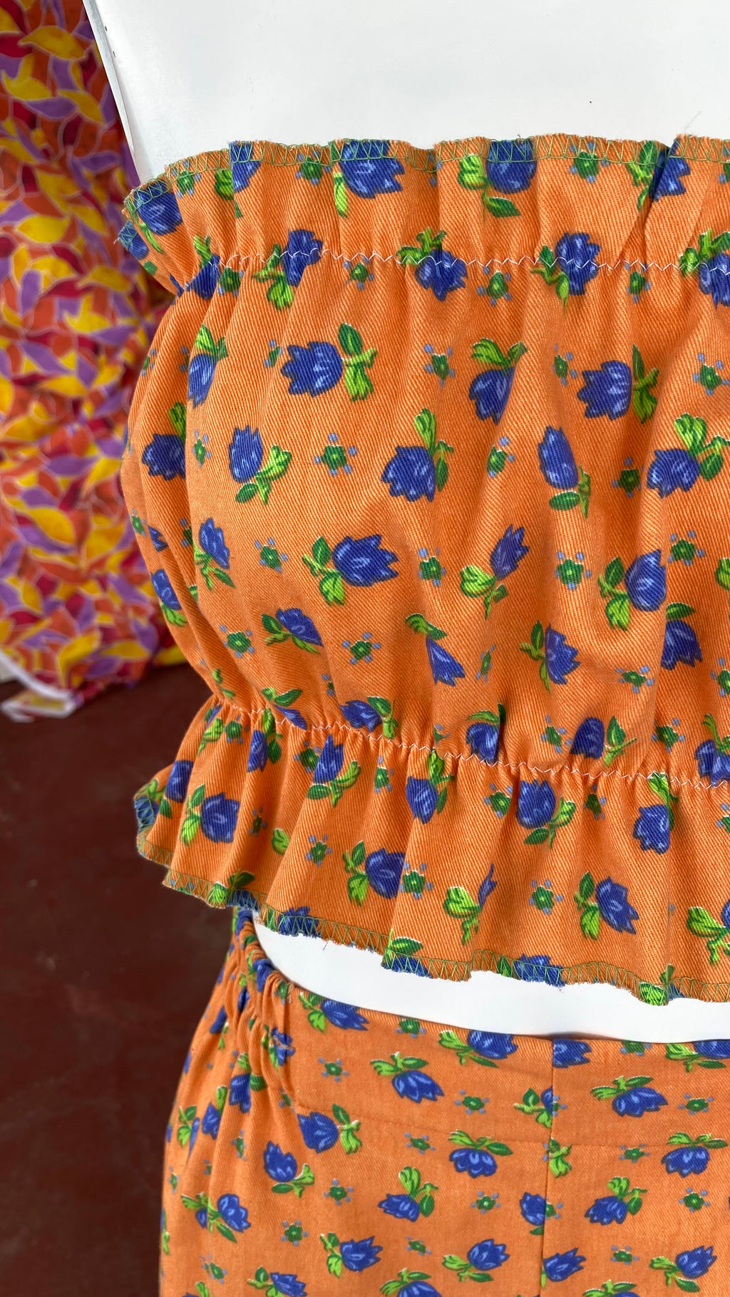 P'tis Ôh • T. XS/S  • Haut bandeau à froufrou orange fleurs bleues