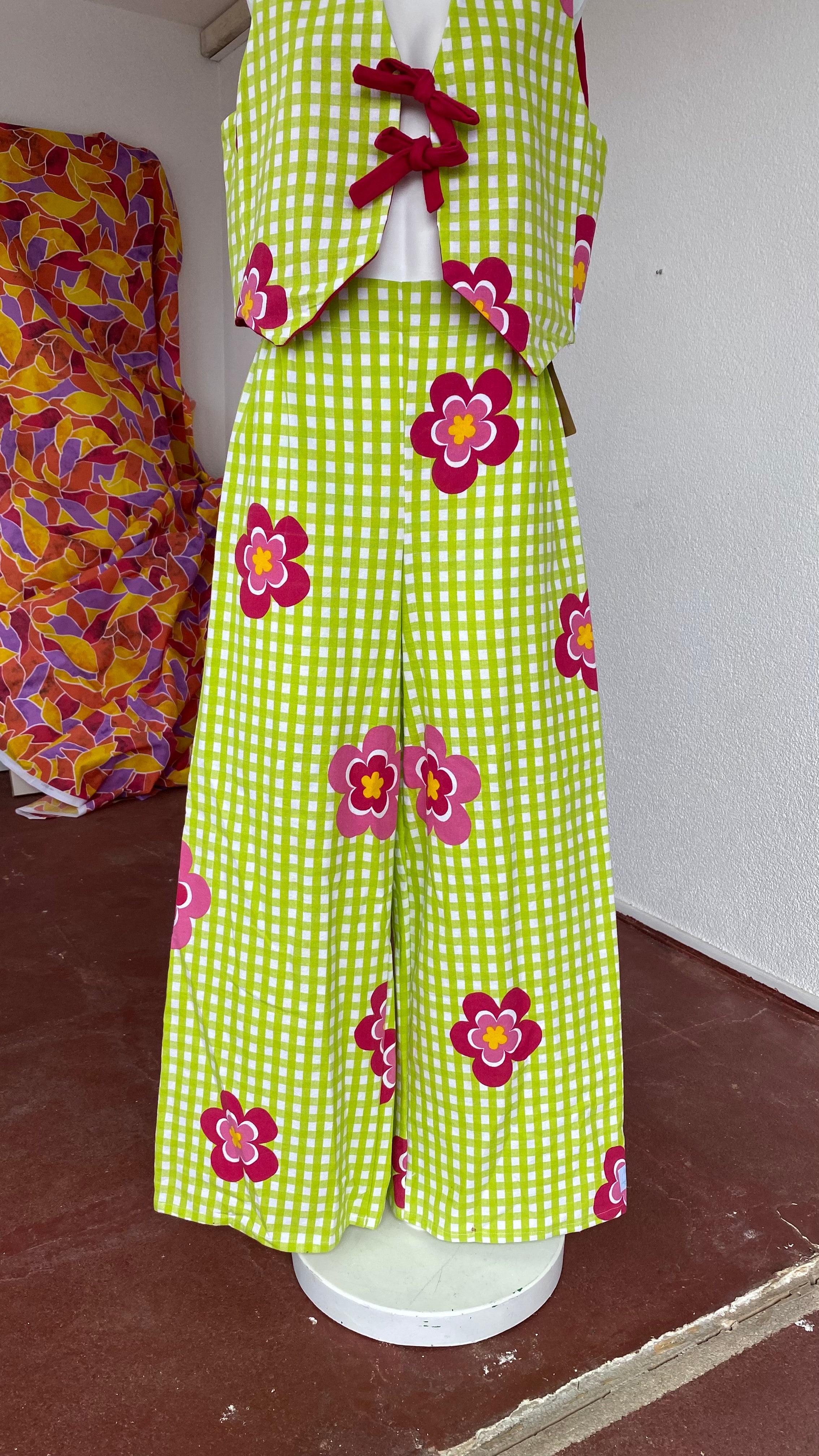 Pants • T.M • Pantalon upcyclé vichy vert & fleurs fushia