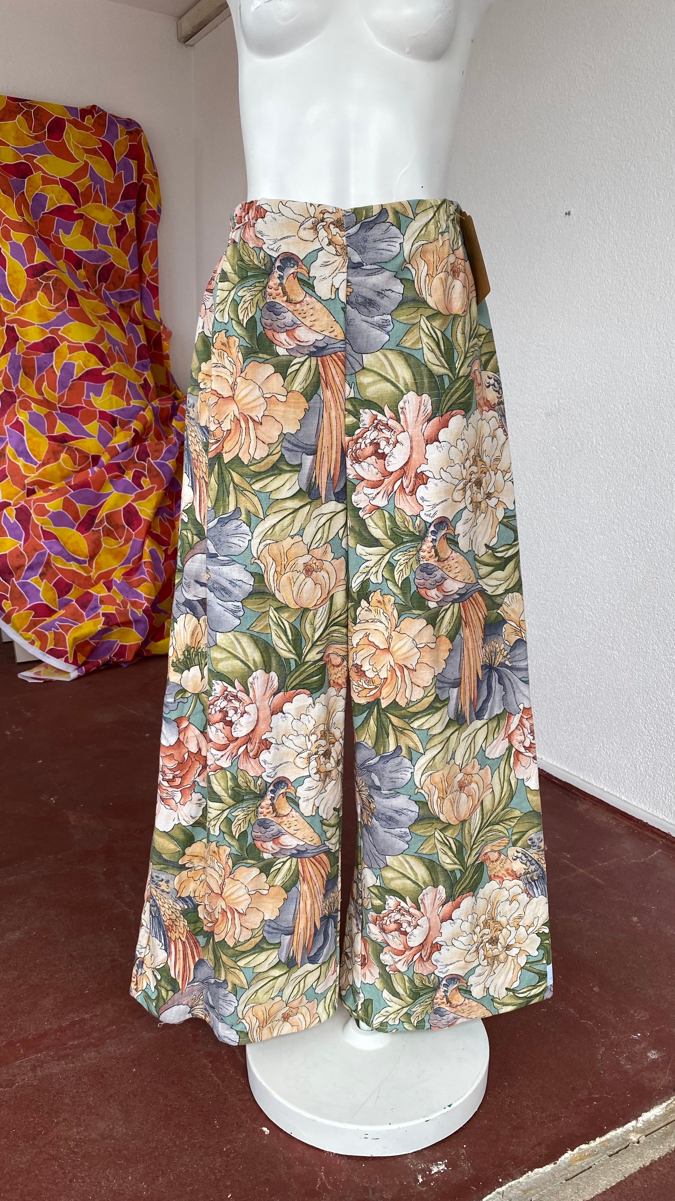 Pants • Taille M • Pantalon upcyclé à motifs floraux et oiseaux