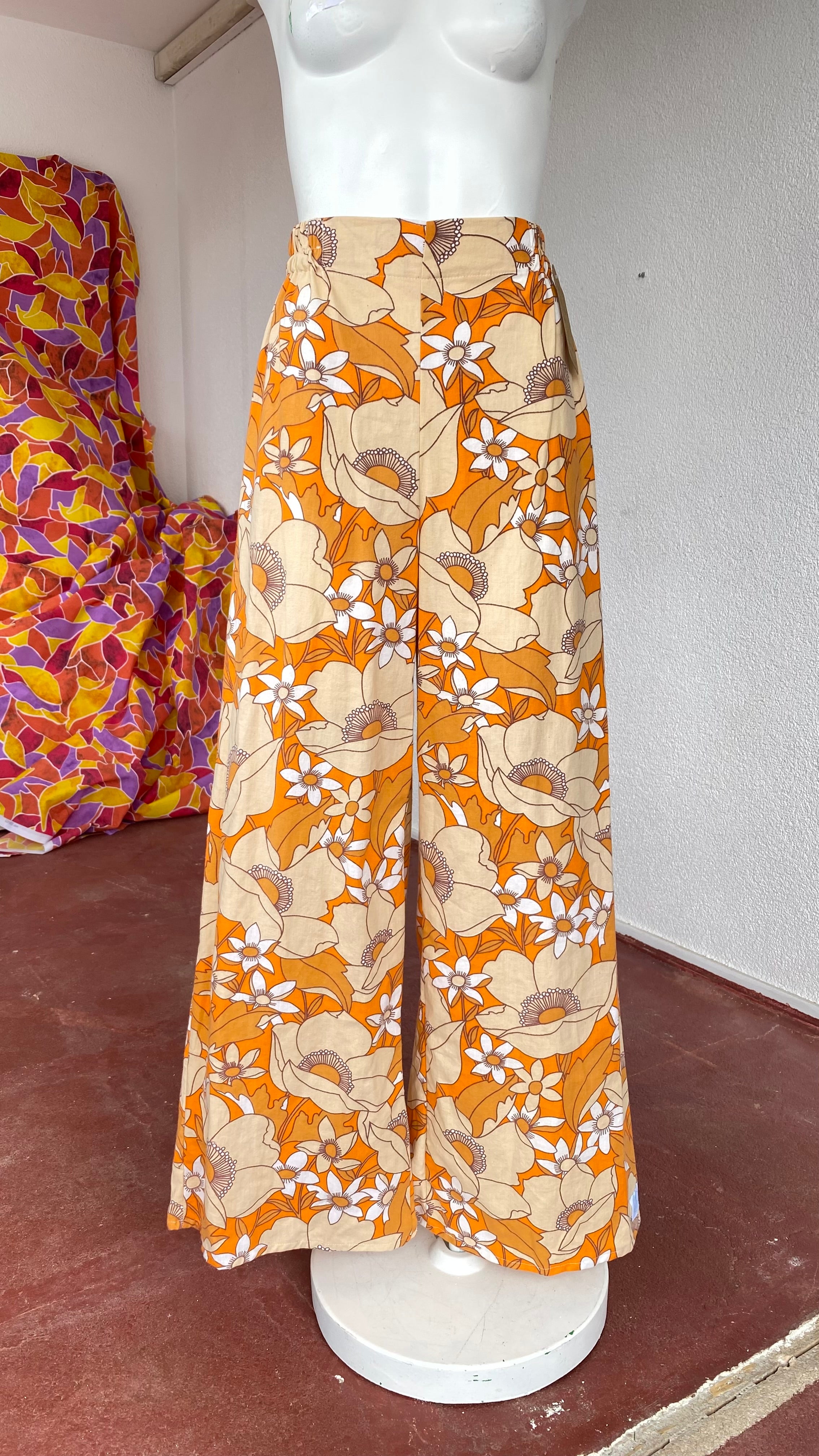 Pants • Taille XS/S • Pantalon upcyclé 70s floraux orange beige