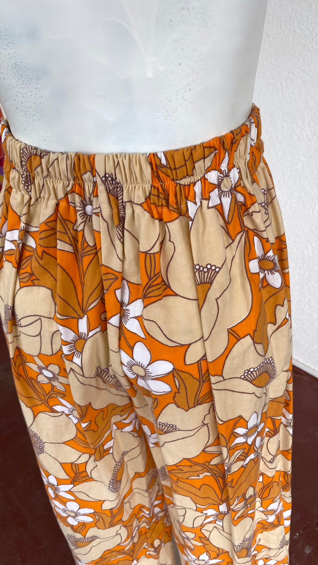 Pants • Taille XS/S • Pantalon upcyclé 70s floraux orange beige