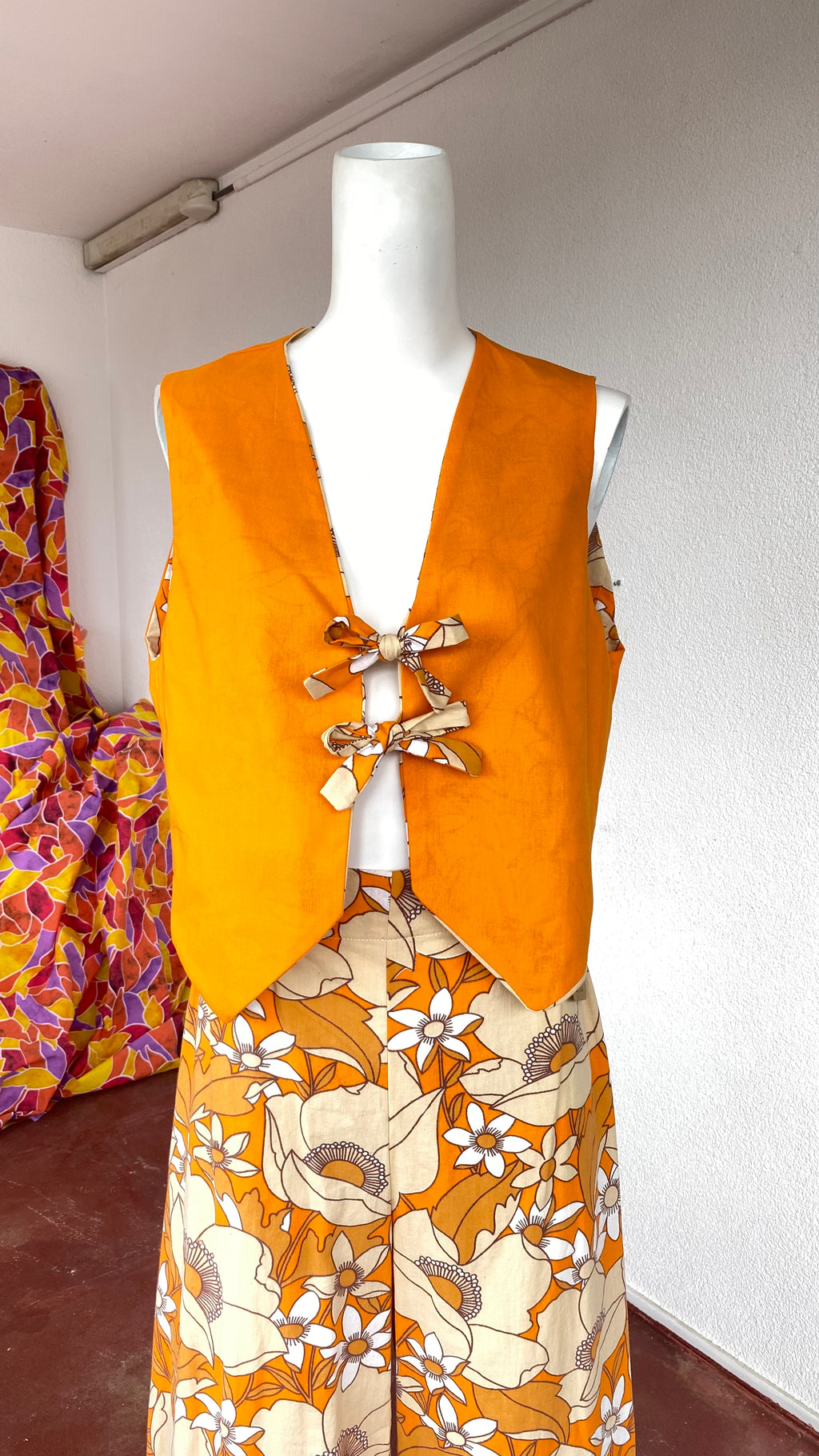 Veston • Taille unique • Veston upcyclé  70s floraux orange beige