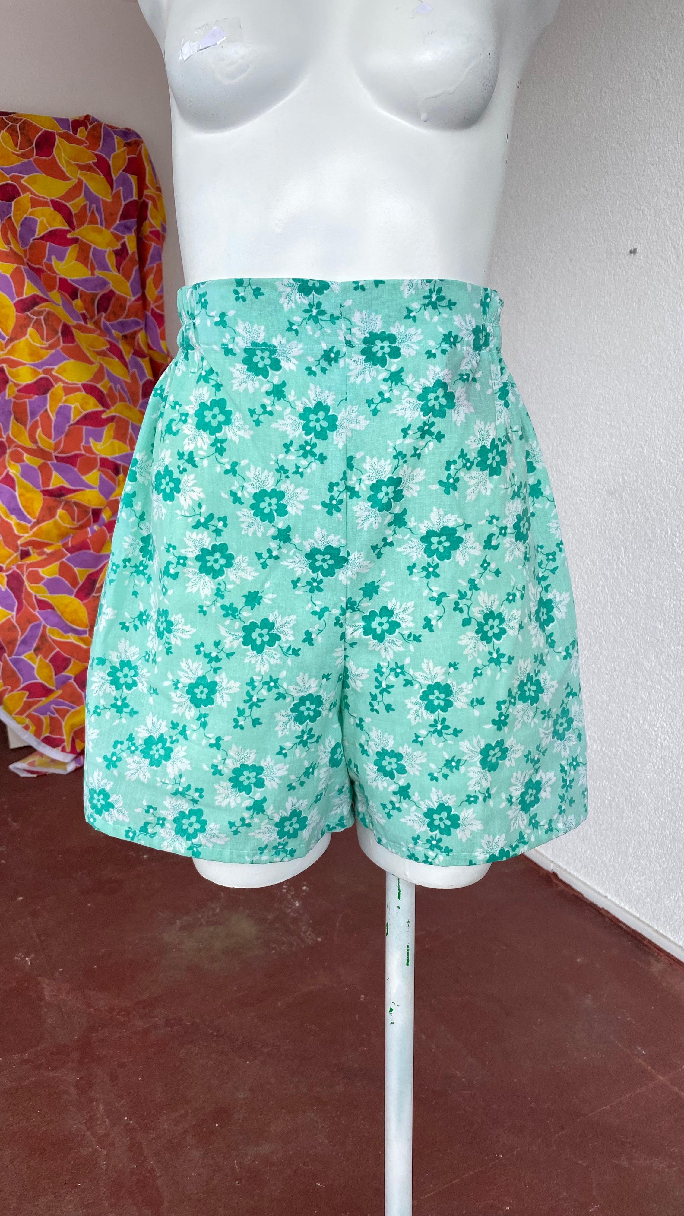 Short • Taille XS/S • Short upcyclé vert d'eau liberty