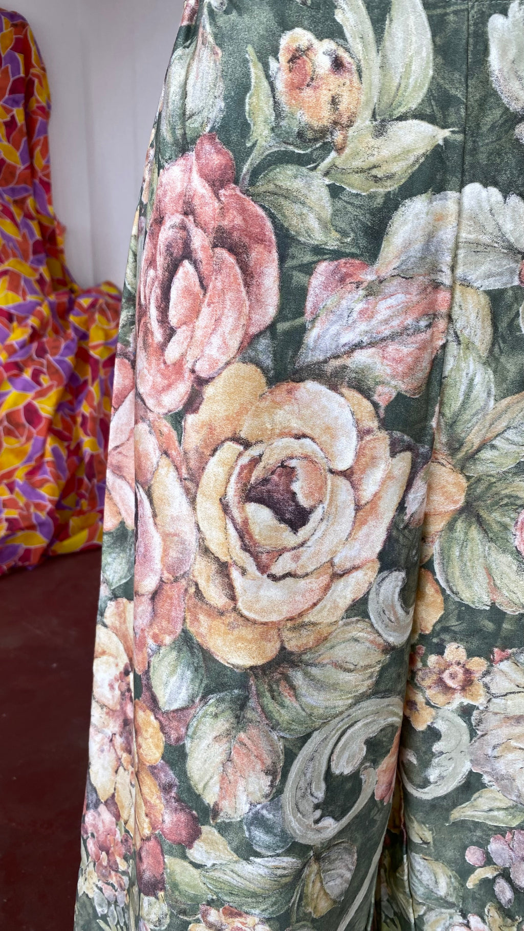Pants • Taille L • Pantalon upcyclé tons kaki motifs floraux