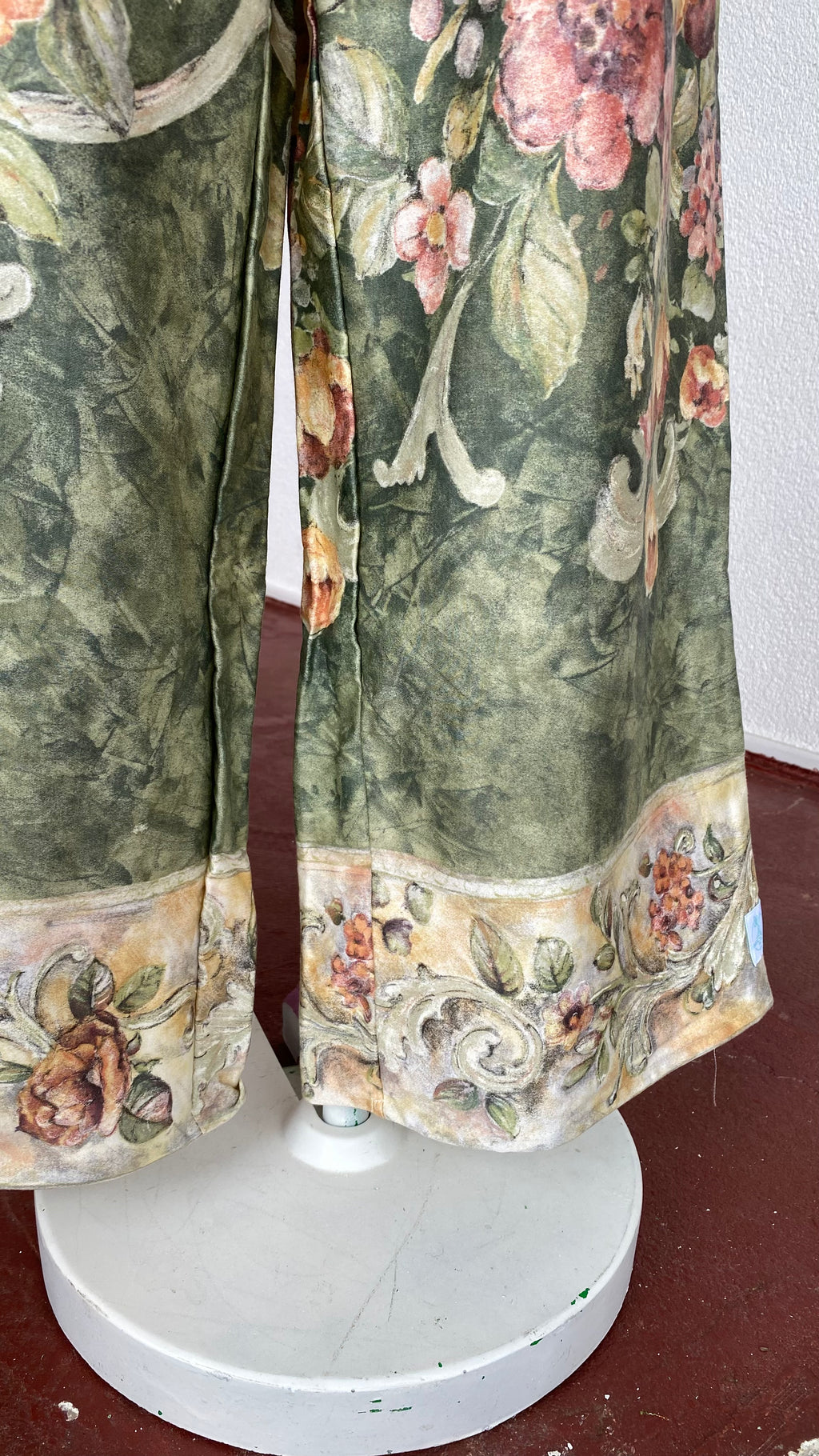 Pants • Taille L • Pantalon upcyclé tons kaki motifs floraux