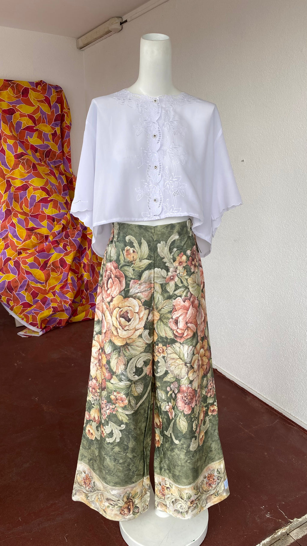 Pants • Taille L • Pantalon upcyclé tons kaki motifs floraux