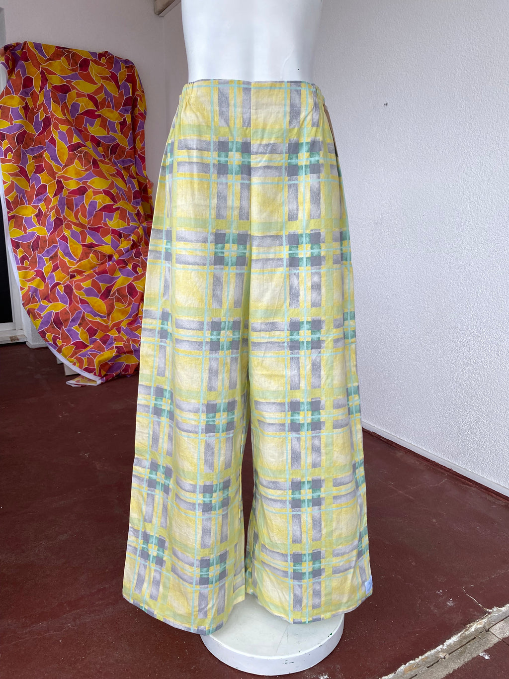 Pants • Taille M • Pantalon upcyclé carreaux jaune tons gris bleu