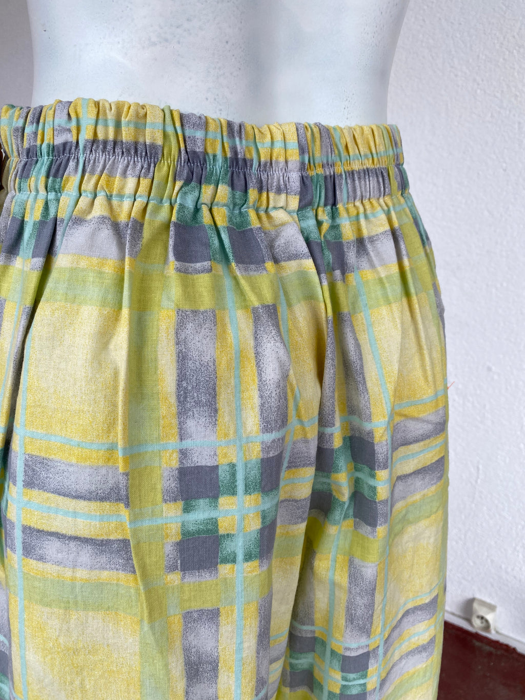Pants • Taille M • Pantalon upcyclé carreaux jaune tons gris bleu