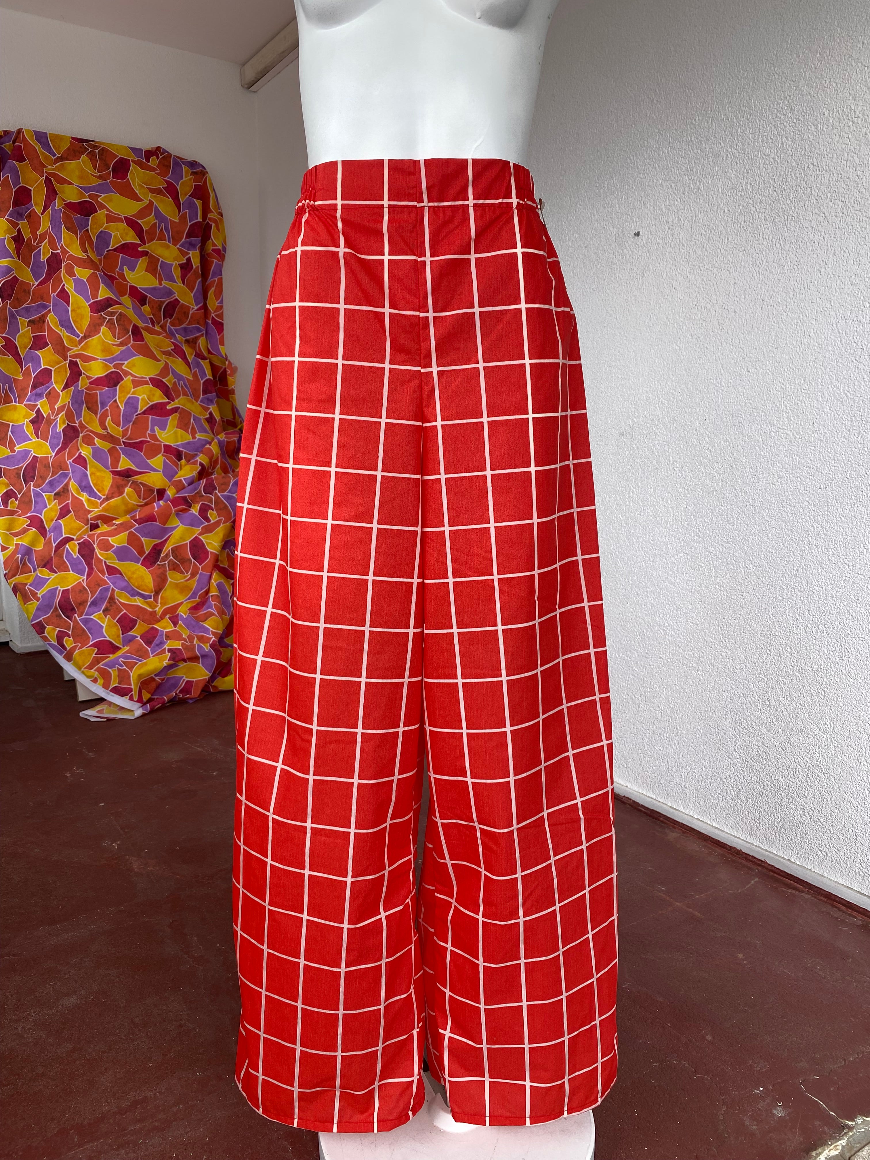 Pants • Taille M • Pantalon upcyclé rigide rouge à traits blancs