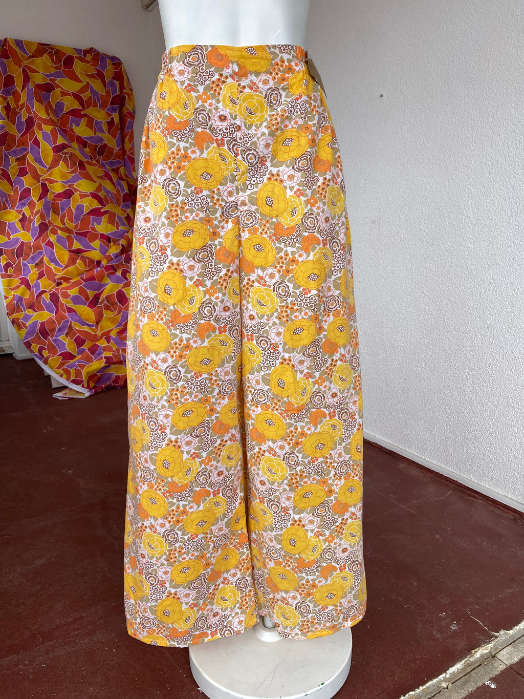 Pants • Taille XS/S • Pantalon upcyclé 70s liberty tons orange jaune