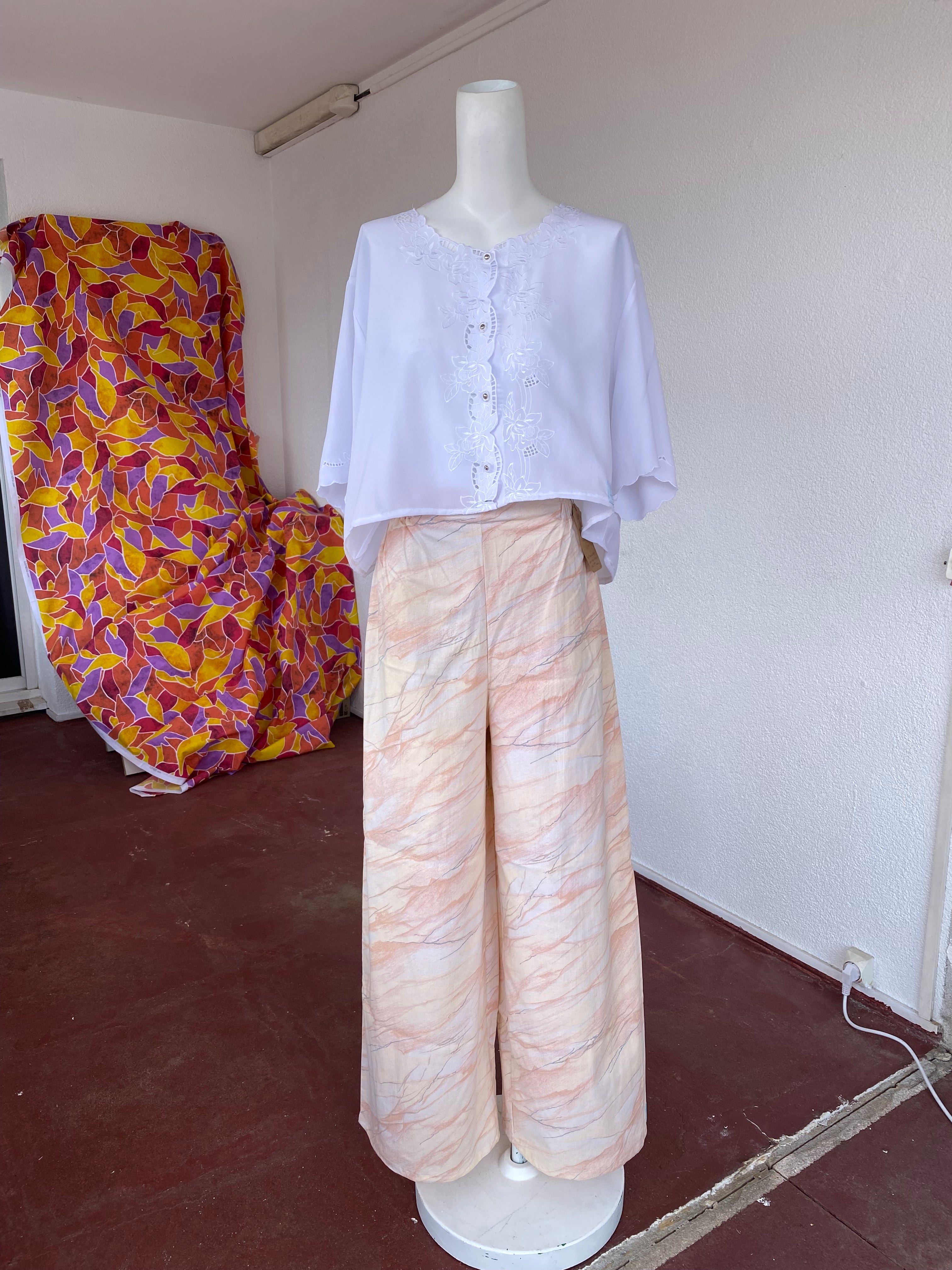 Pants • Taille XS/S • Pantalon upcyclé motif marbre tons rose pâle beige