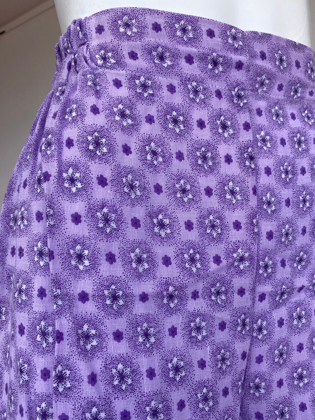 Pants • Taille XS/S • Pantalon upcyclé lila à fleurs
